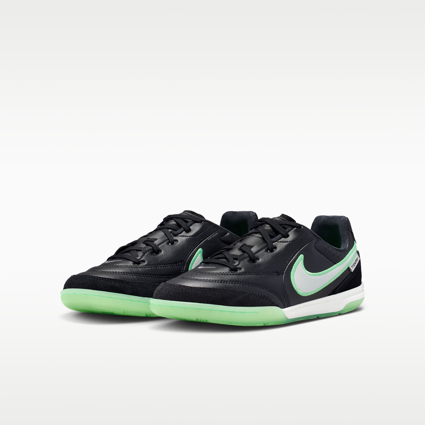 Детские кроссовки Nike Jr. Tiempo Streetgato Indoor/Court Low-Top Soccer, цвет: Чёрный / Зелёный — фото 5