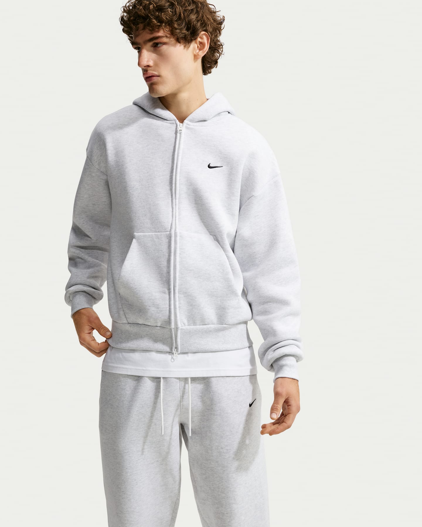 Мужское флисовое худи на молнии Nike Solo, цвет: Берёзовый меланжевый / Чёрный — фото 12