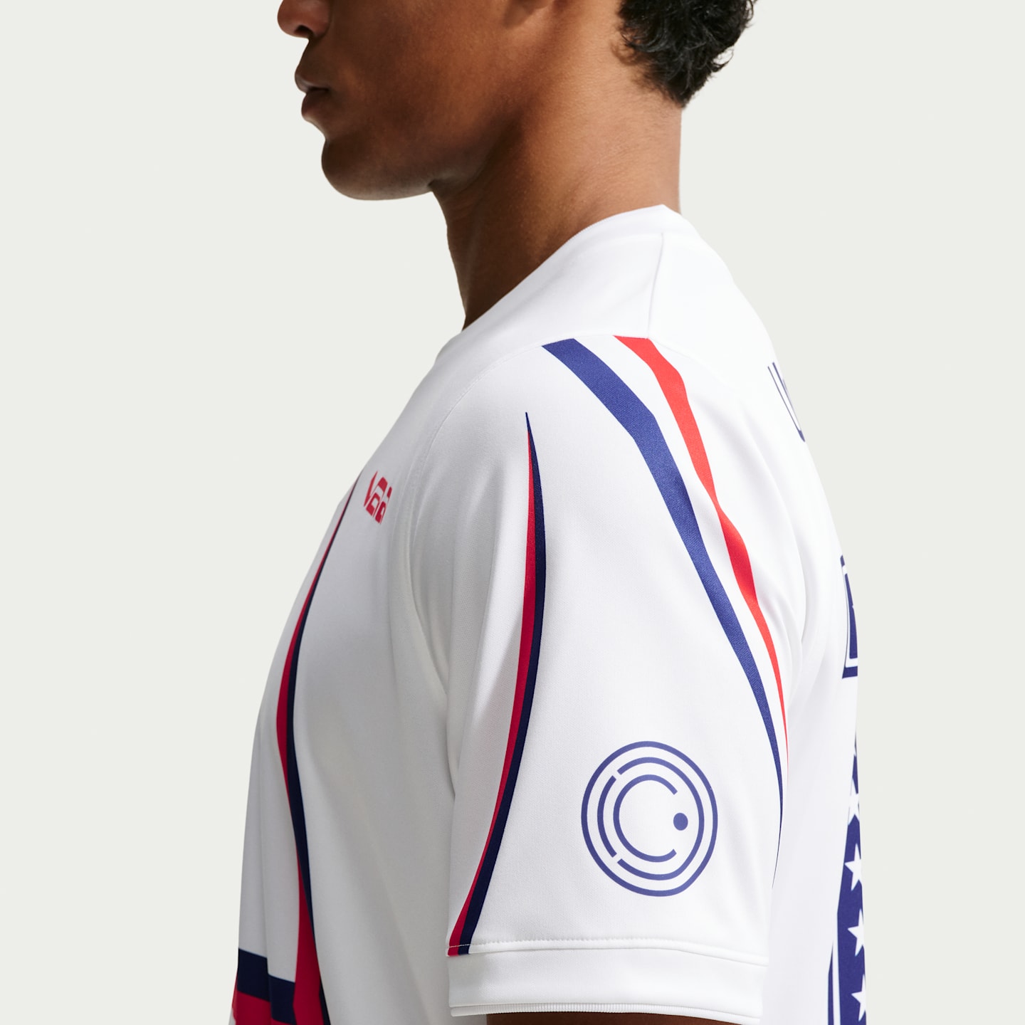 Мужской футбольный топ с короткими рукавами Nike USA x V.A.A. Academy Pro, цвет: Белый / Королевский синий — фото 6