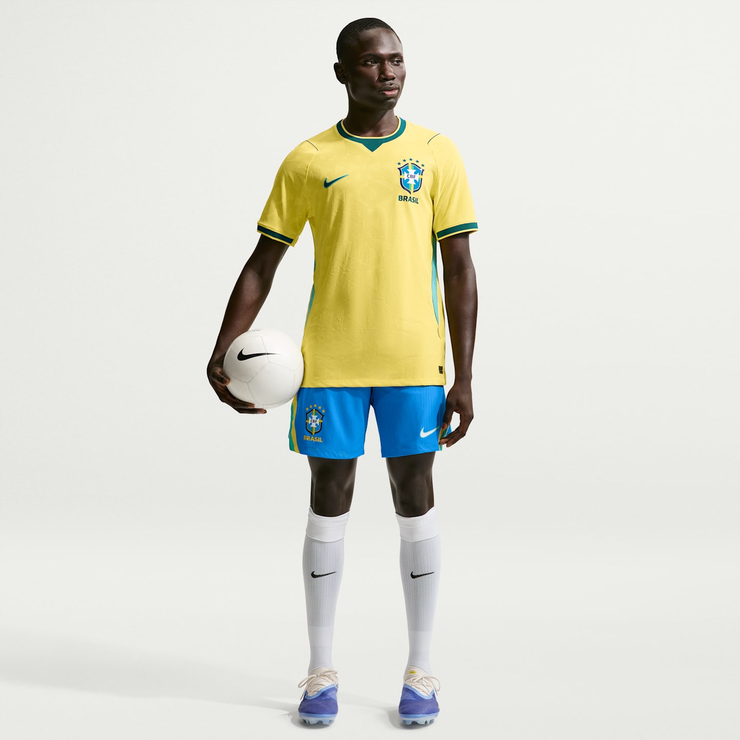 Мужские футбольные шорты Nike Brazil 2026 Match Home Aero-FIT Authentic, цвет: Светлый синий / Белый — фото 1