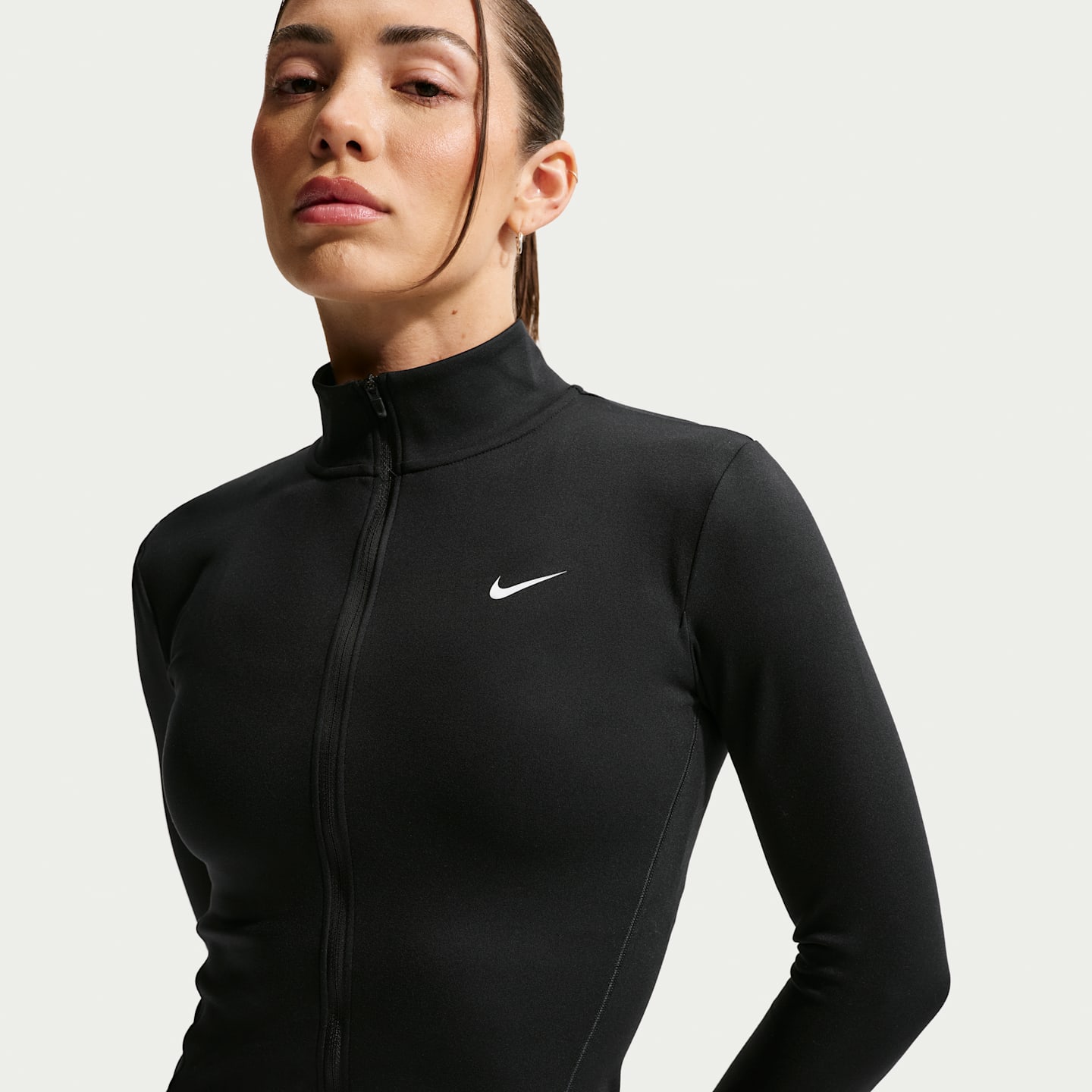 Женская приталенная куртка на молнии Nike One Dri-FIT, цвет: Чёрный / Белый — фото 1