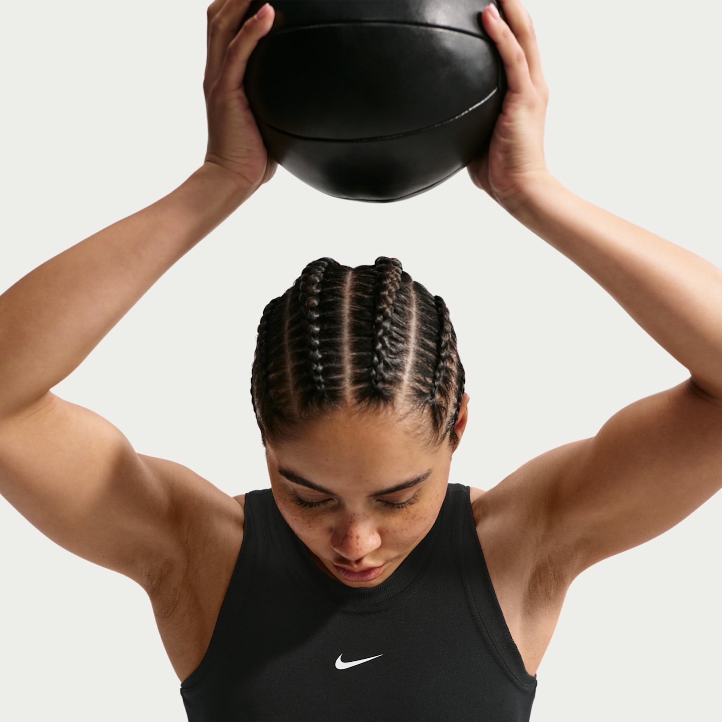 Женская майка Nike One Dri-FIT, цвет: Чёрный / Белый, вариант 1 — фото 3