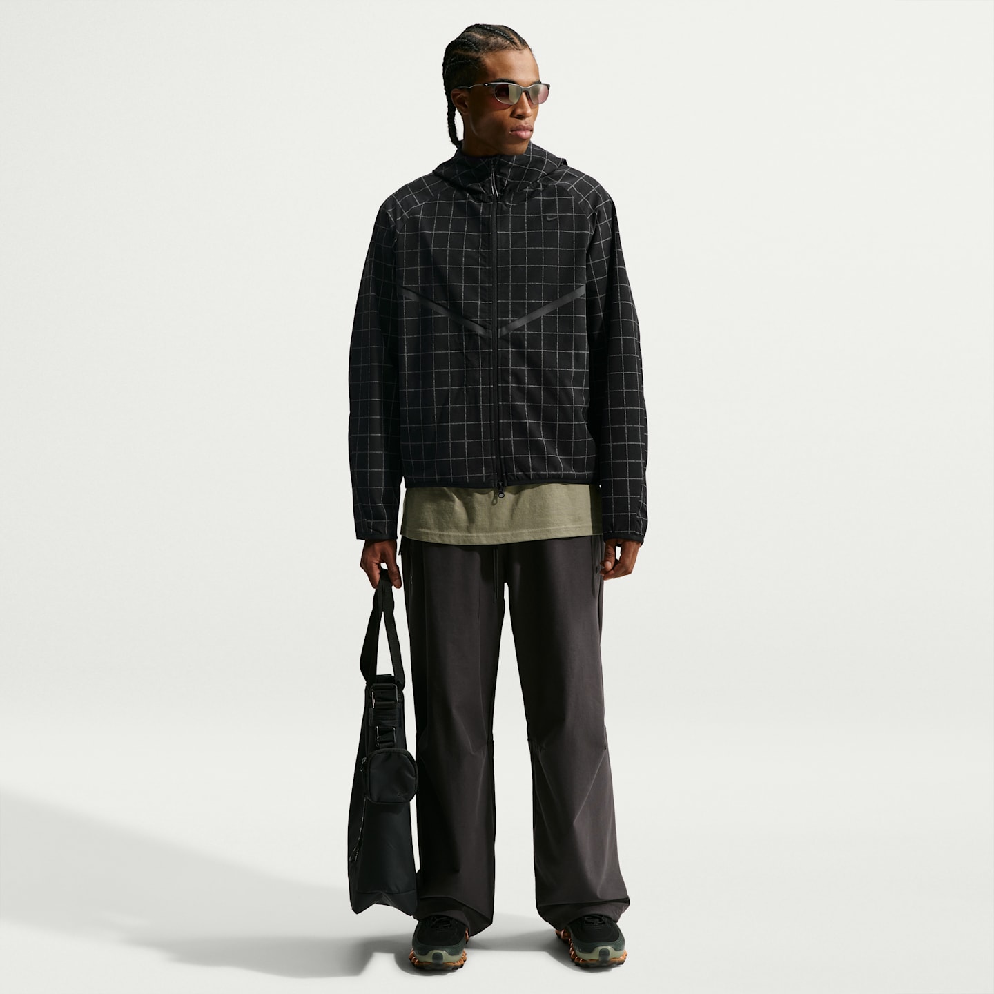 Мужская трикотажная куртка Nike Tech Dri-FIT Shori на молнии с принтом, цвет: Чёрный / Железный серый — фото 4