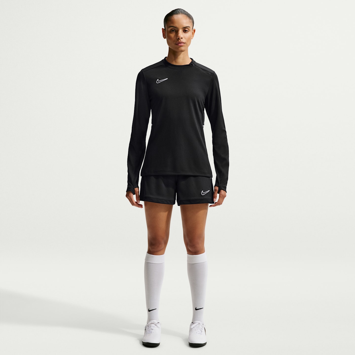 Женские футбольные шорты 4" Nike Academy Dri-FIT, цвет: Чёрный / Белый — фото 1