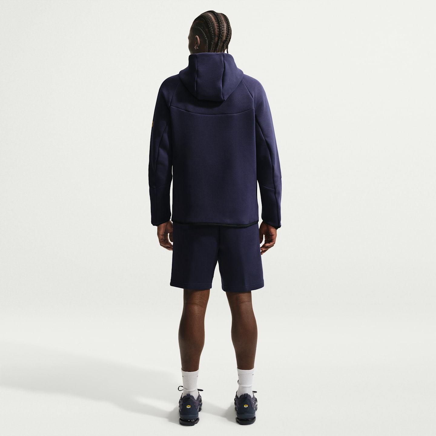 Мужские футбольные шорты Nike FC Barcelona Tech Fleece, цвет: Синий / Минеральный жёлтый — фото 5