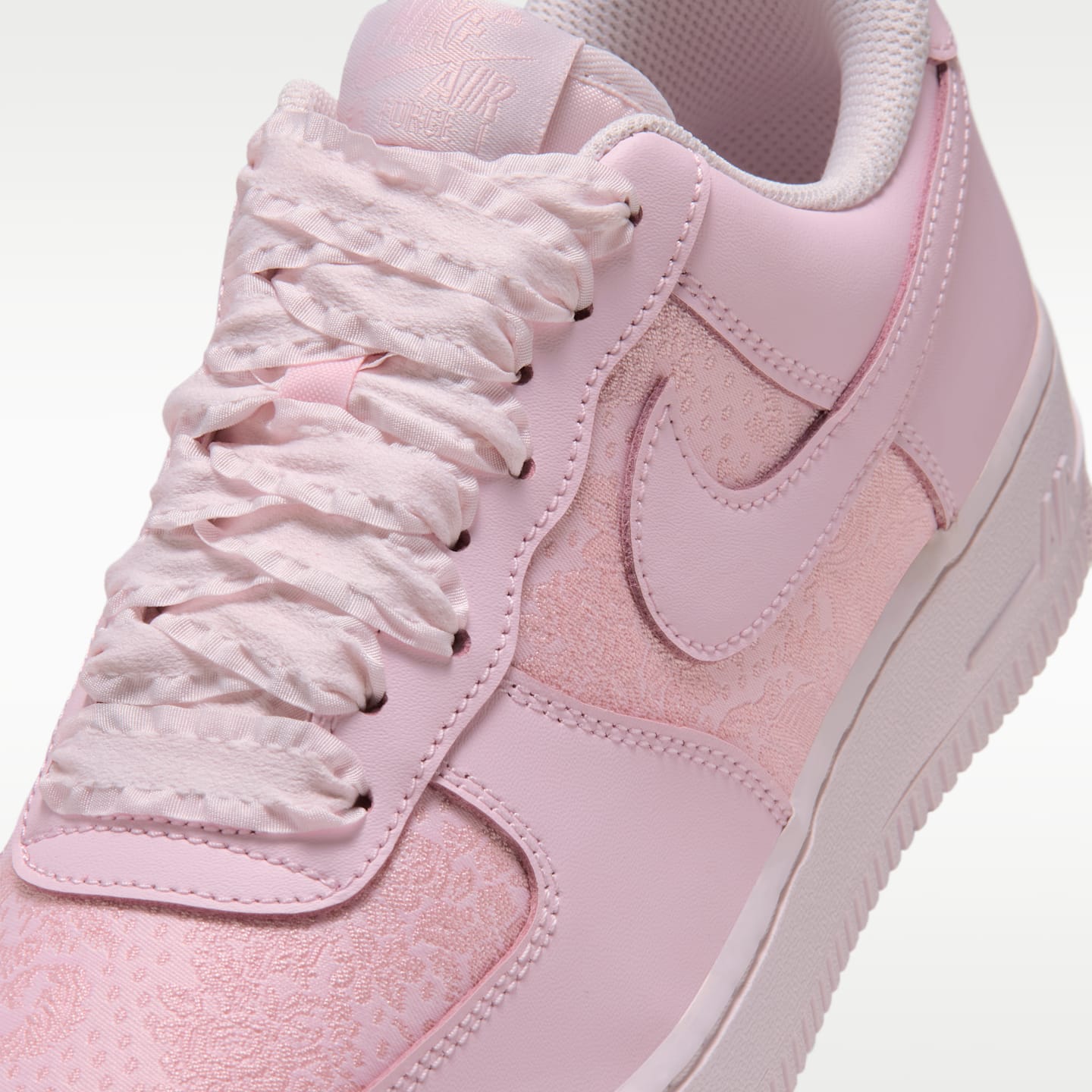 Женские кроссовки Nike Air Force 1 '07 Suede, цвет: Розовый / Снежный белый — фото 7