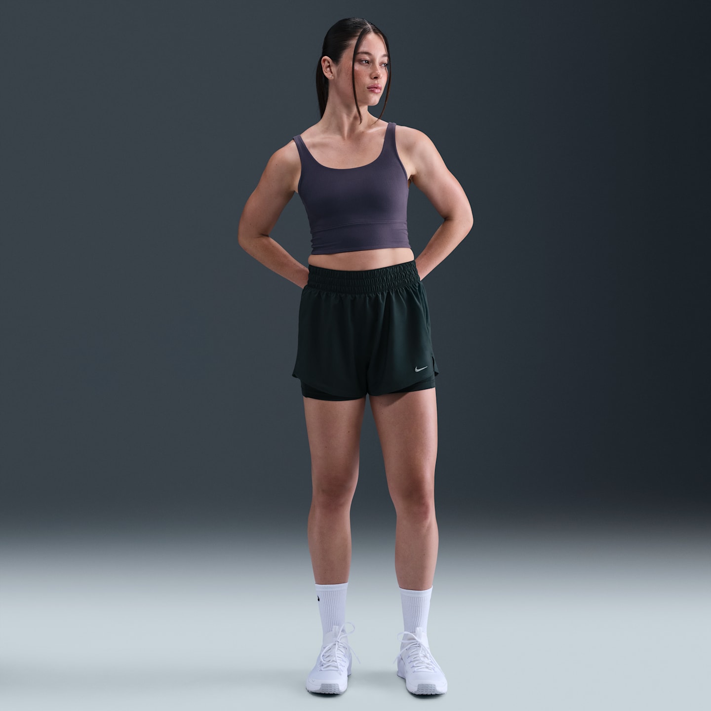 Женские шорты Nike One Dri-FIT High-Waisted 3" 2-in-1, цвет: Seaweed — фото 1