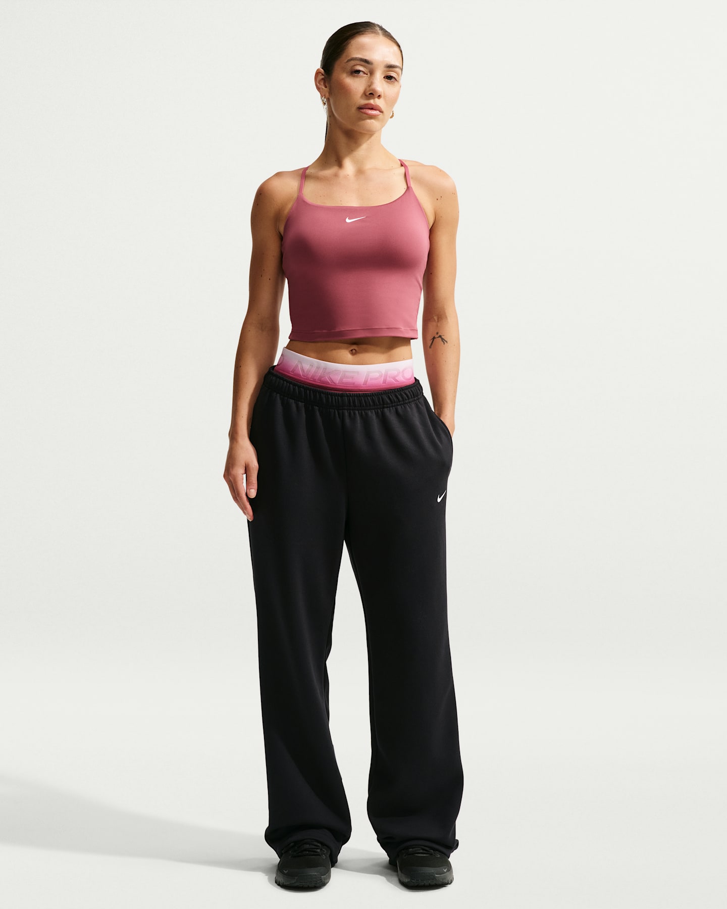 Женские брюки Nike Studio Fleece Sport Dri-FIT со средней посадкой и открытым низом, цвет: Чёрный / Белый — фото 8