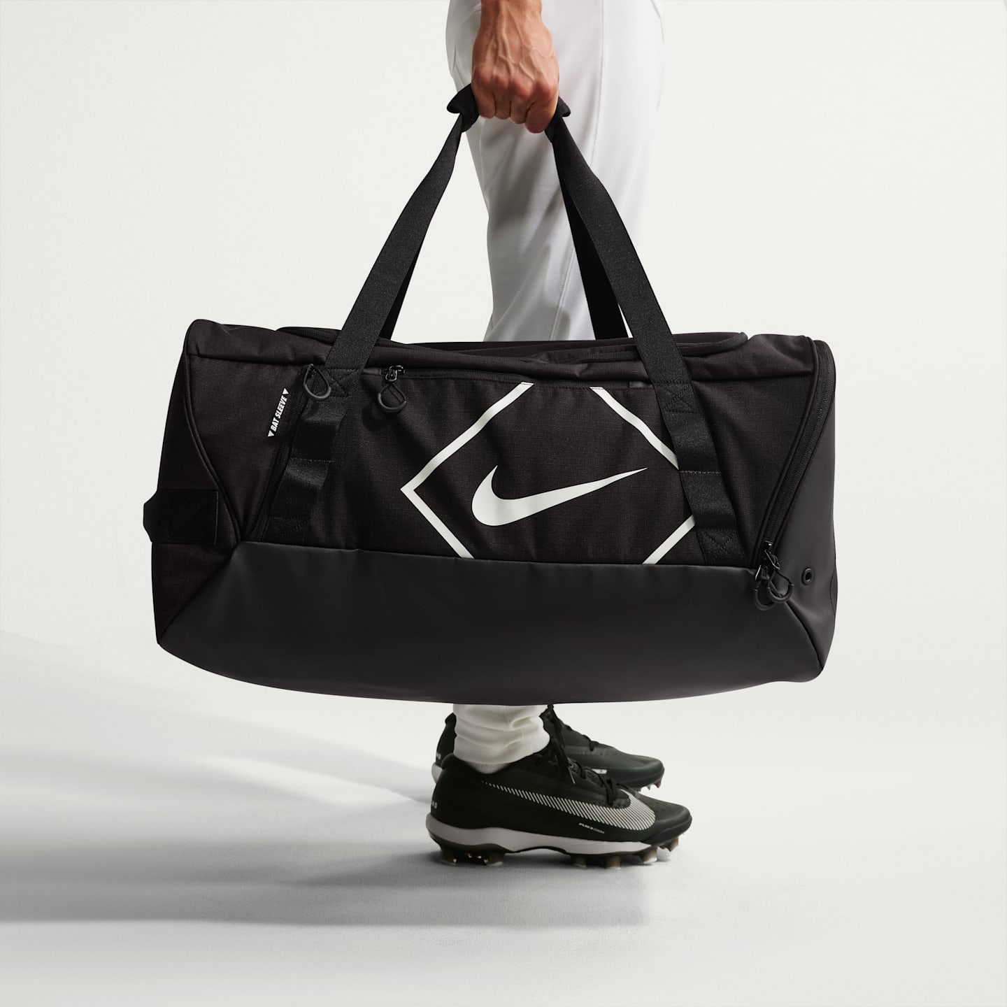 Спортивная сумка Nike Diamond Duffel, 72 л, цвет: Чёрный — фото 1