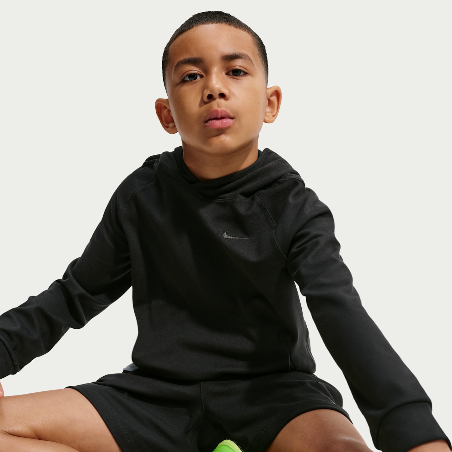 Детское худи-пуловер для мальчиков Nike Primary Nanoknit Dri-FIT с УФ-защитой, цвет: Чёрный — фото 3