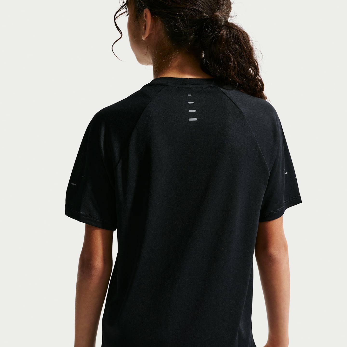 Детский топ Nike Stride Dri-FIT с коротким рукавом, цвет: Чёрный — фото 4