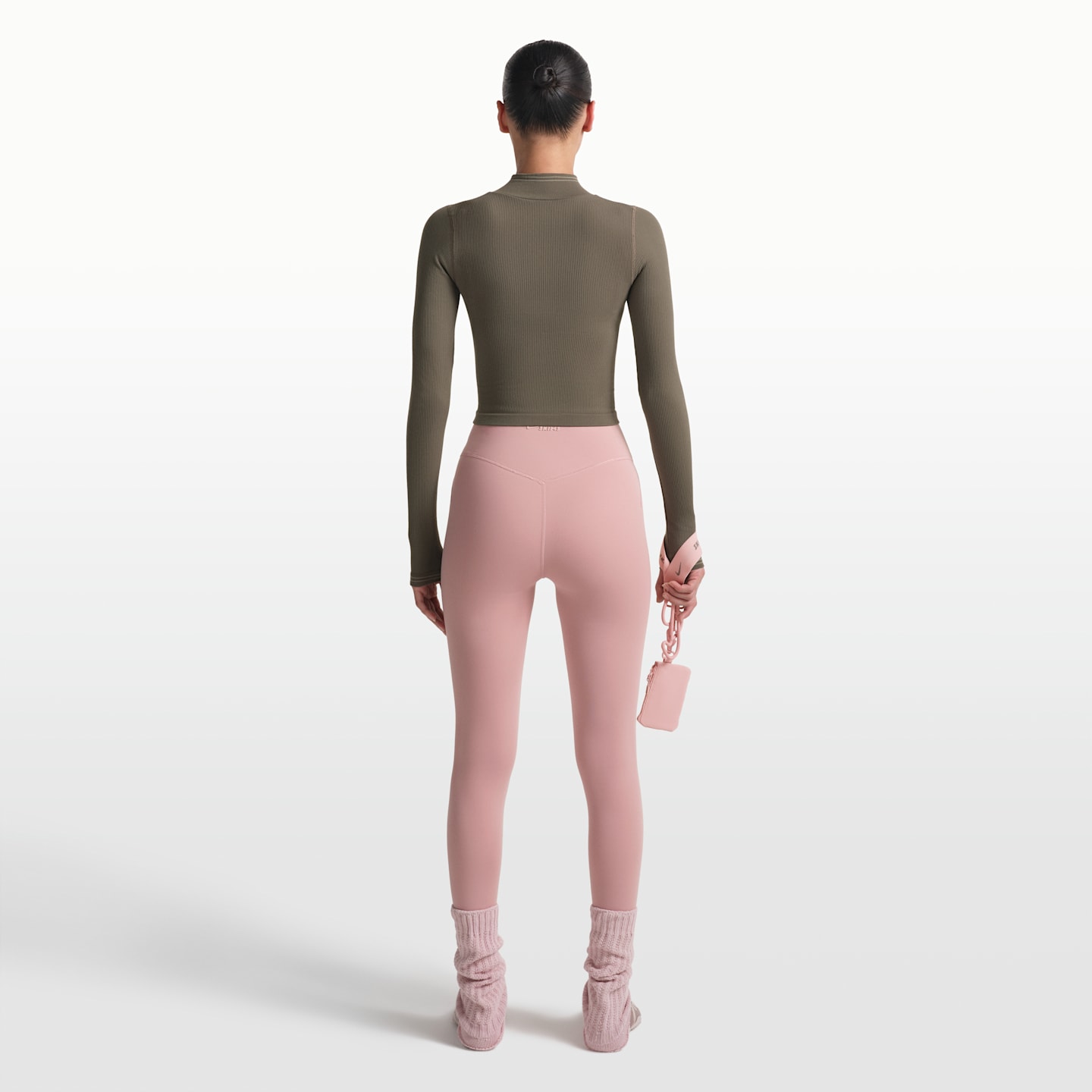 Женская укороченная куртка NikeSKIMS Ribbed Seamless на молнии, цвет: Дюнный — фото 4