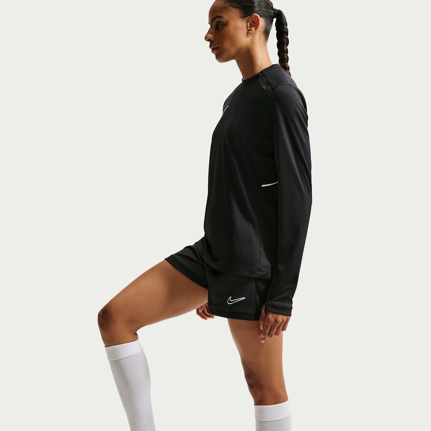 Женские футбольные шорты 4" Nike Academy Dri-FIT, цвет: Чёрный / Белый — фото 4