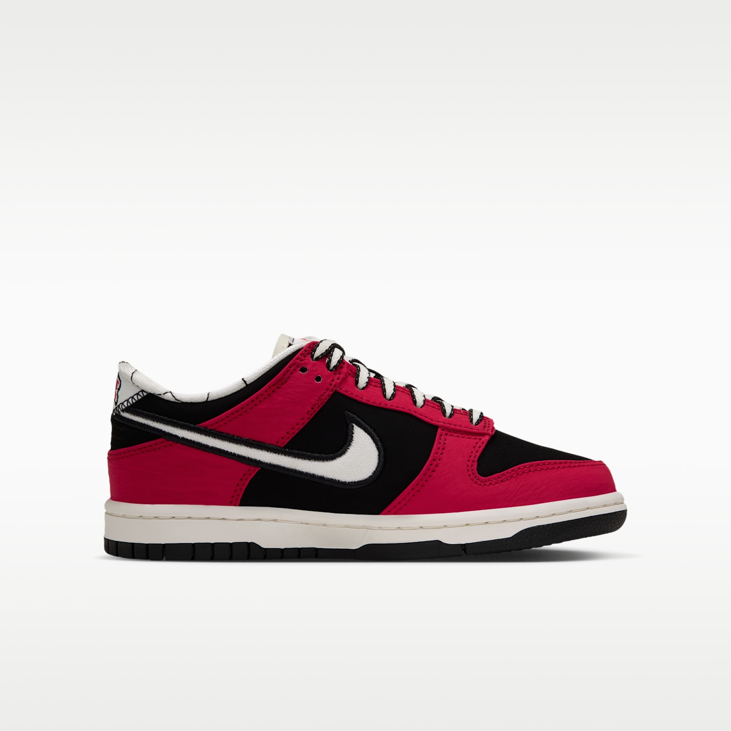 Детские кроссовки Nike Dunk Low LV8 Big Kids' Shoes, цвет: Чёрный / Красный — фото 3