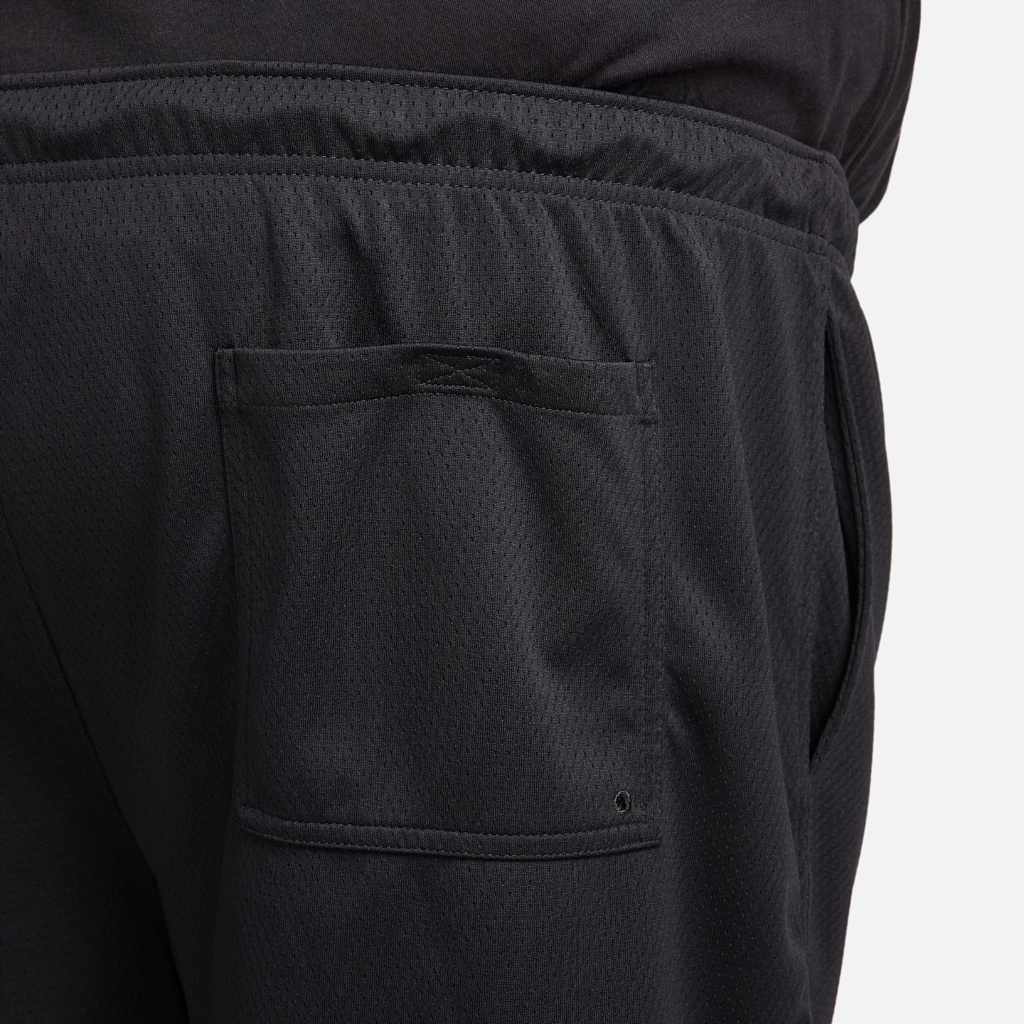 Мужские сетчатые шорты Nike Club Flow, цвет: Чёрный / Белый — фото 11