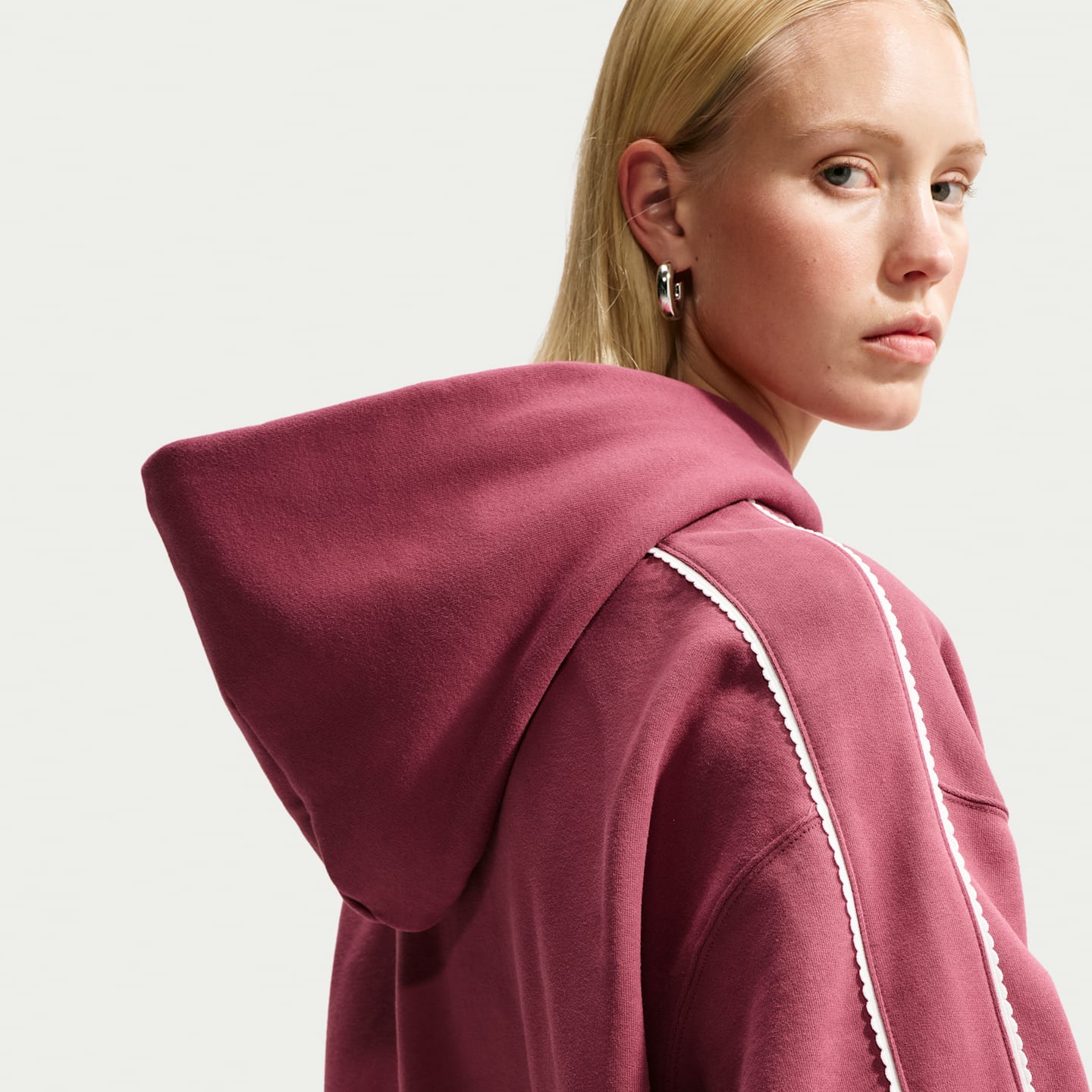 Женское укороченное худи Nike Studio Fleece Medium Weight Graphic Pack, цвет: Розовый / Молочный — фото 6