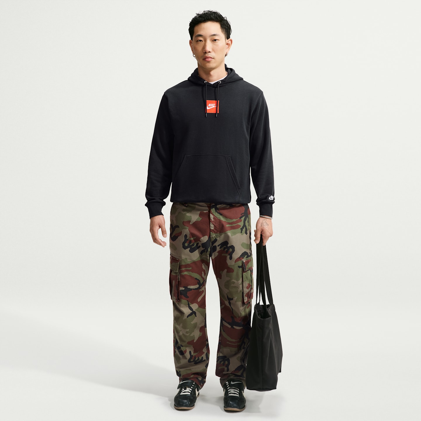 Мужское худи Nike Club из махрового трикотажа, цвет: Чёрный / Белый — фото 4