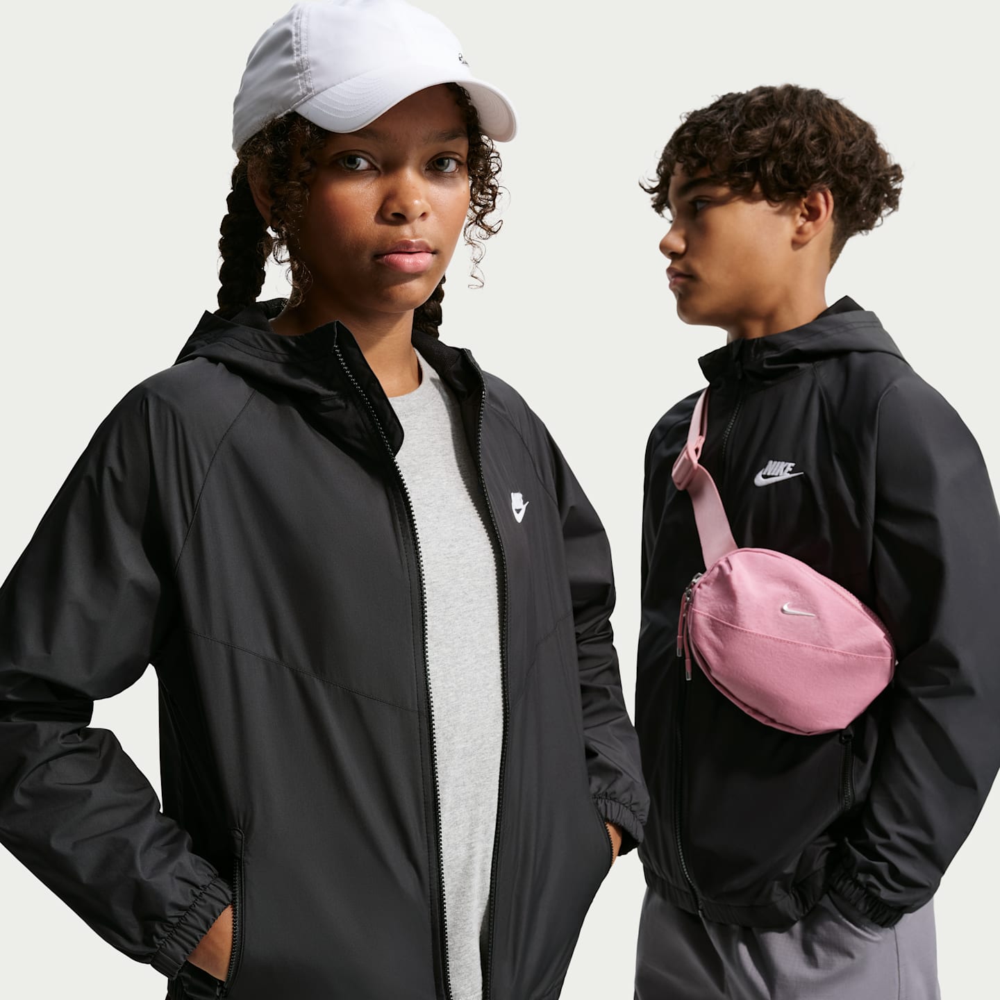 Детская куртка Nike Sportswear Windrunner Hooded Repel, цвет: Чёрный / Белый — фото 1