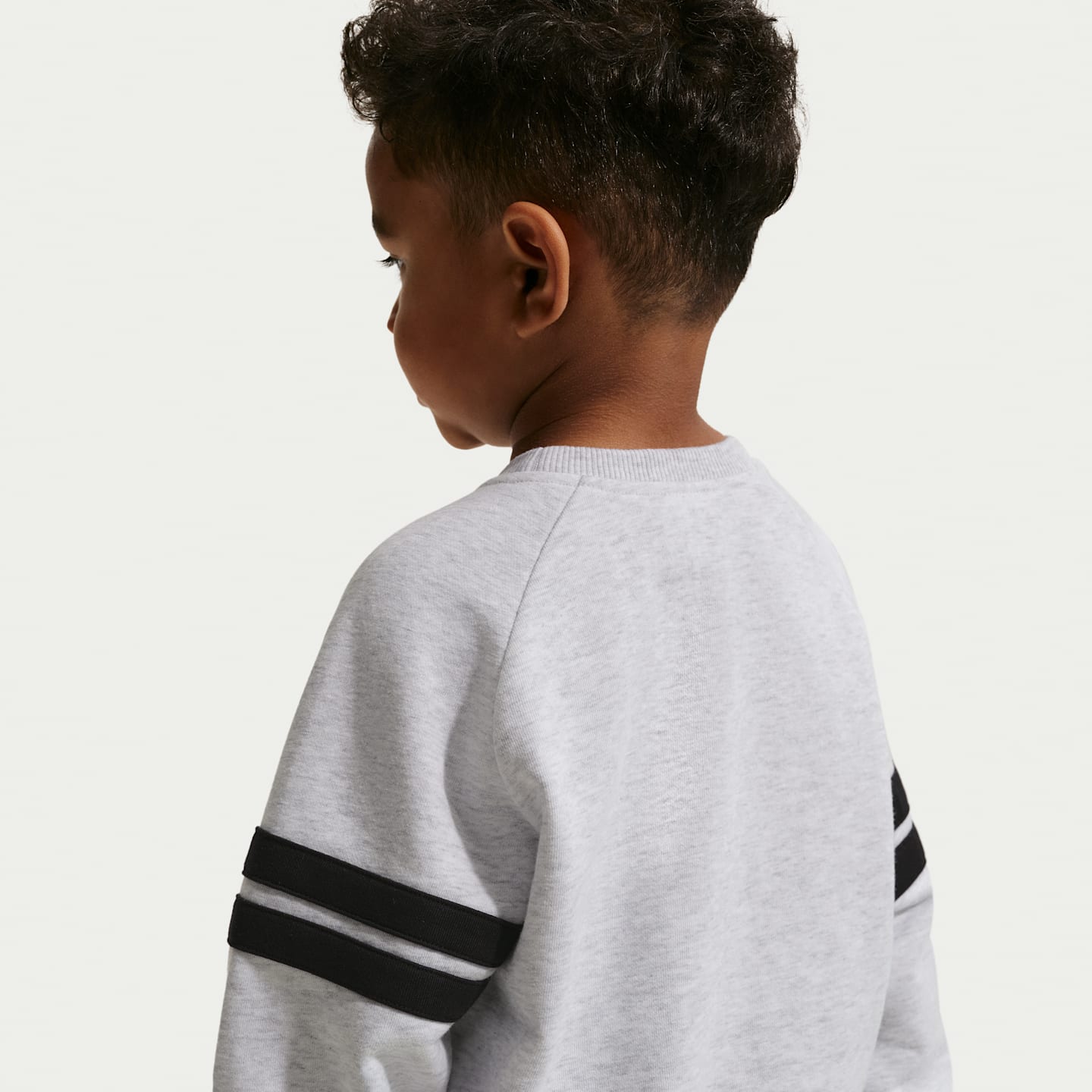 Свитшот для малышей Nike Sportswear In The Zone из махрового трикотажа оверсайз, цвет: Берёзовый меланжевый — фото 2