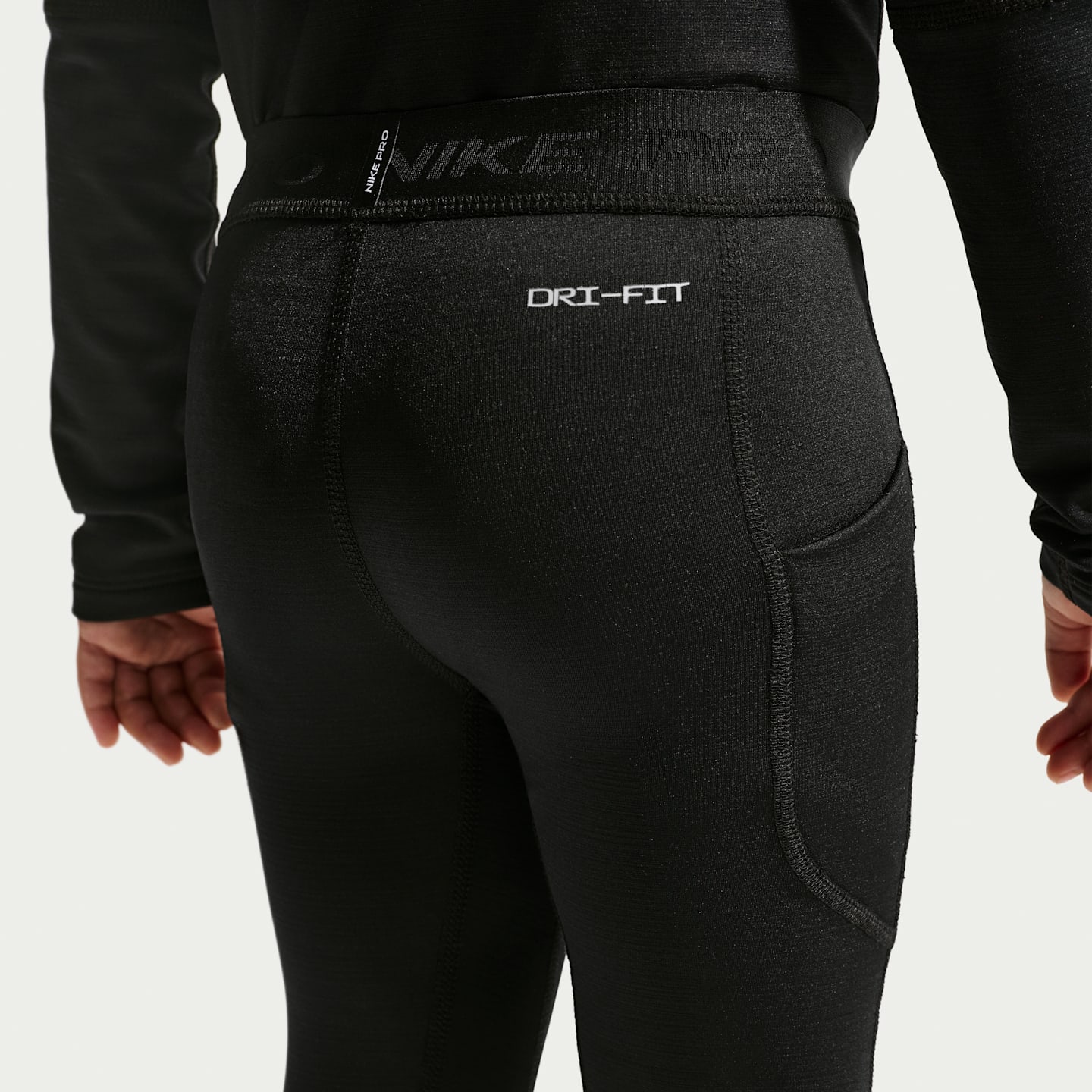 Детские утеплённые тайтсы Nike Pro Dri-FIT, цвет: Чёрный — фото 3