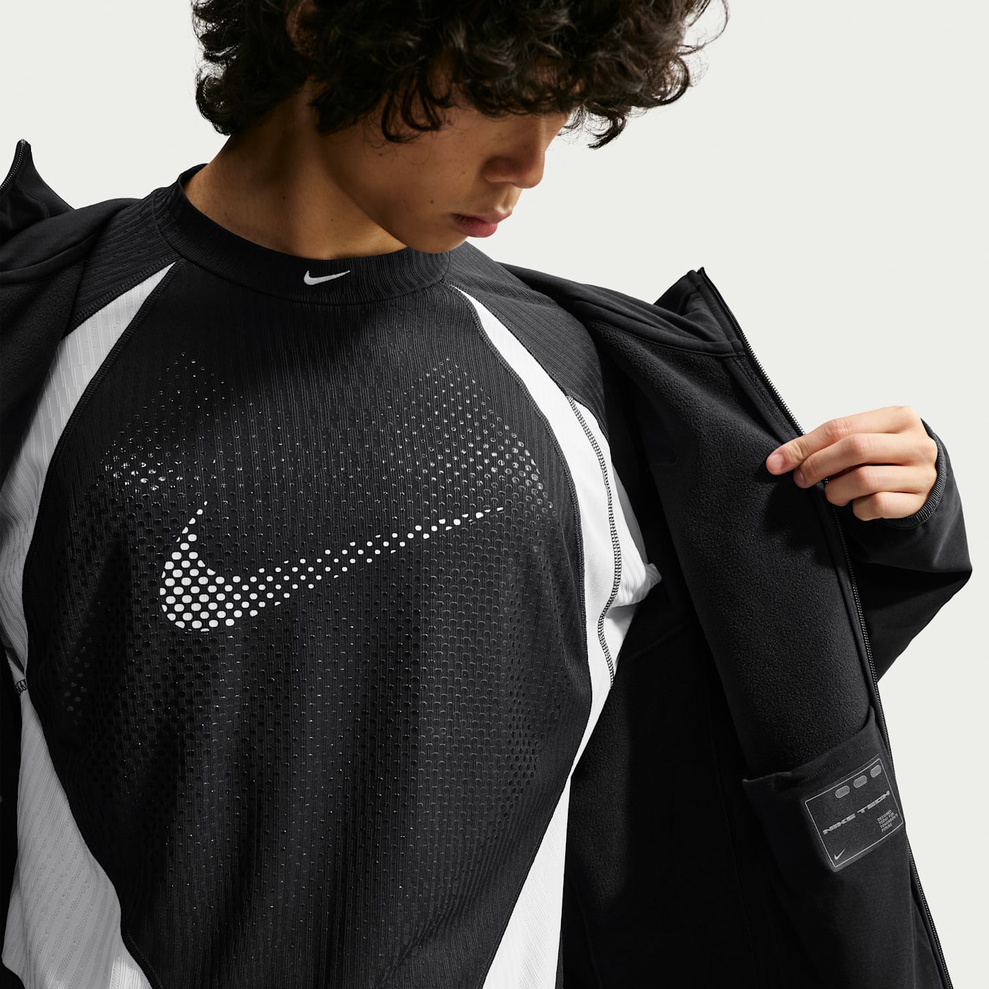 Мужская куртка Nike Tech Loose Therma-FIT Shori Knit, цвет: Чёрный — фото 6