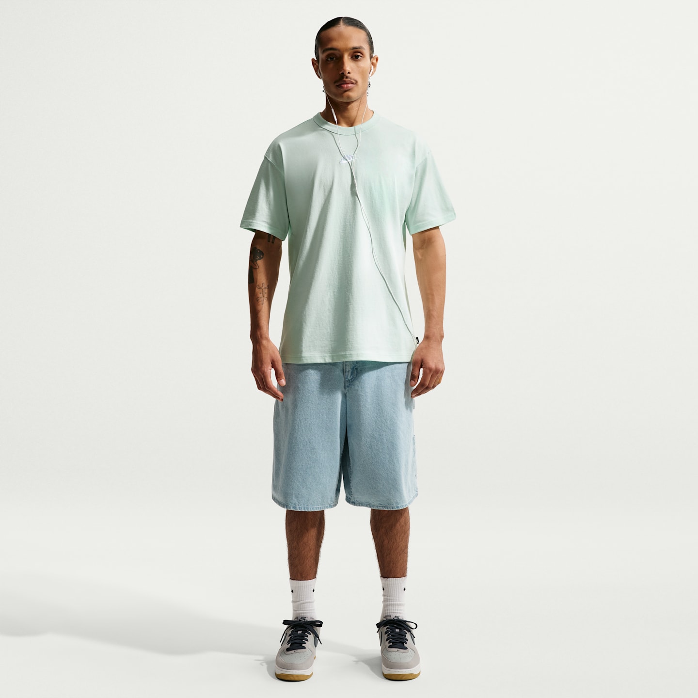 Мужская футболка Nike Sportswear Premium Essentials, цвет: Зелёный — фото 4
