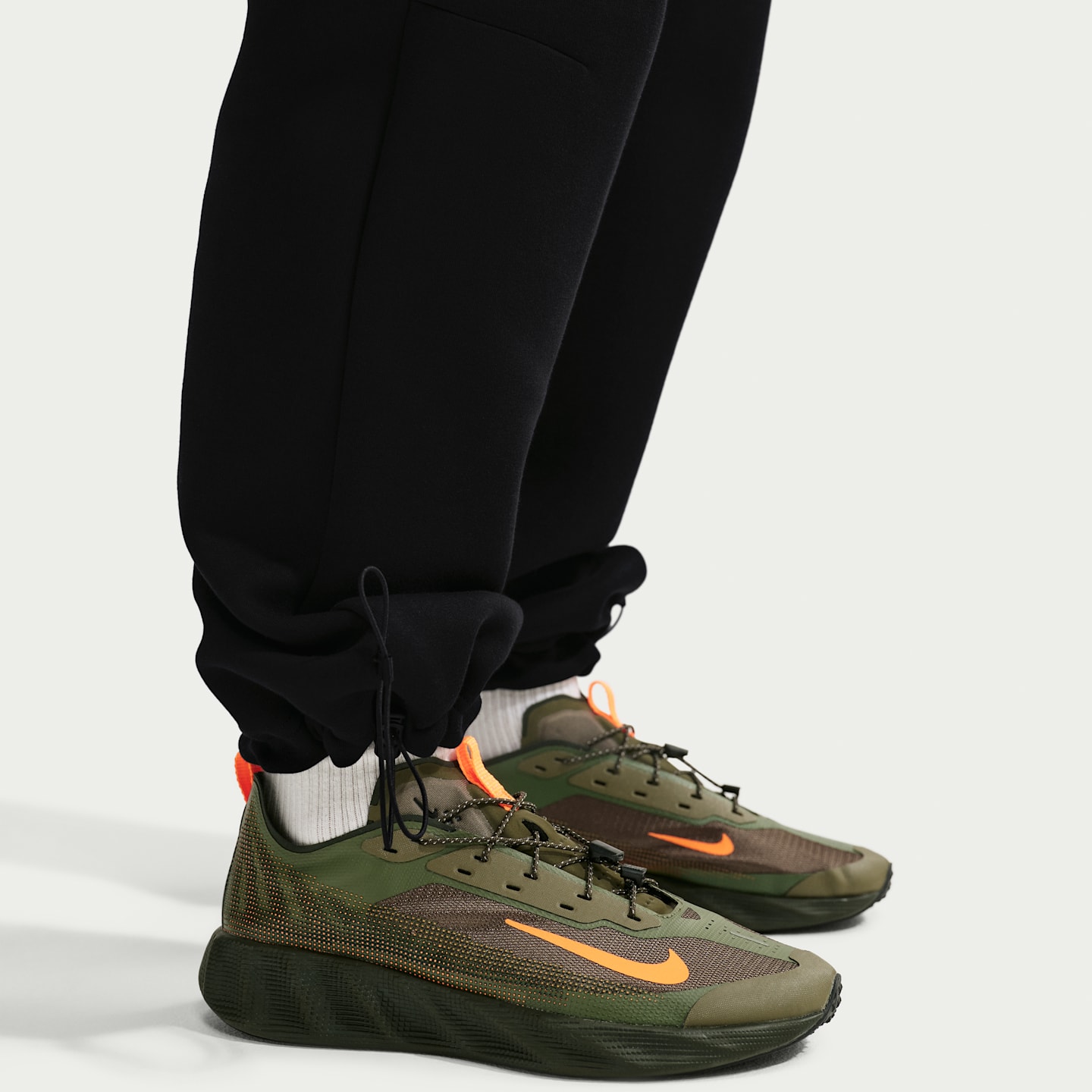 Мужские флисовые брюки Nike Tech с открытым низом и светоотражающими элементами, цвет: Чёрный — фото 6