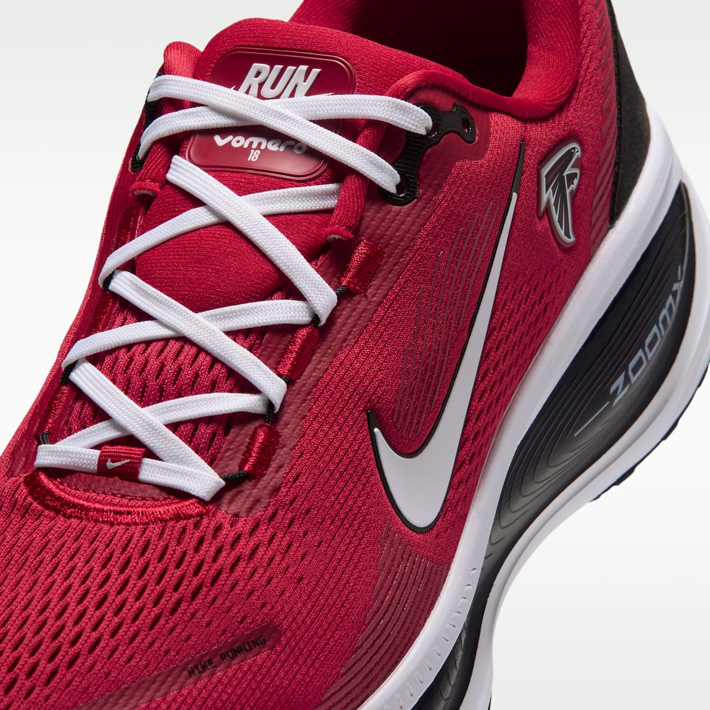 Мужские кроссовки Nike Vomero 18 (Atlanta Falcons) NFL Road Running, цвет: Красный / Чёрный — фото 7