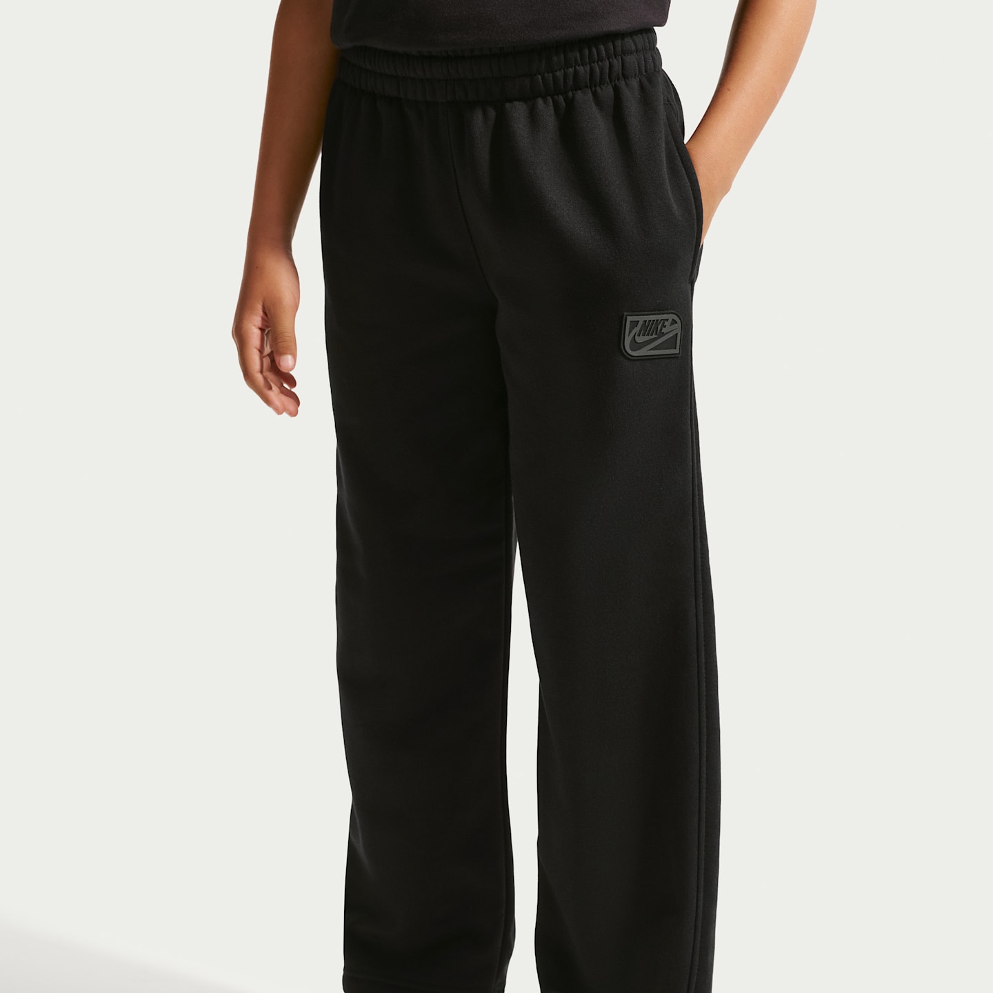 Детские флисовые брюки Nike Sportswear Club Fleece с открытым низом, цвет: Чёрный / Антрацитовый — фото 3