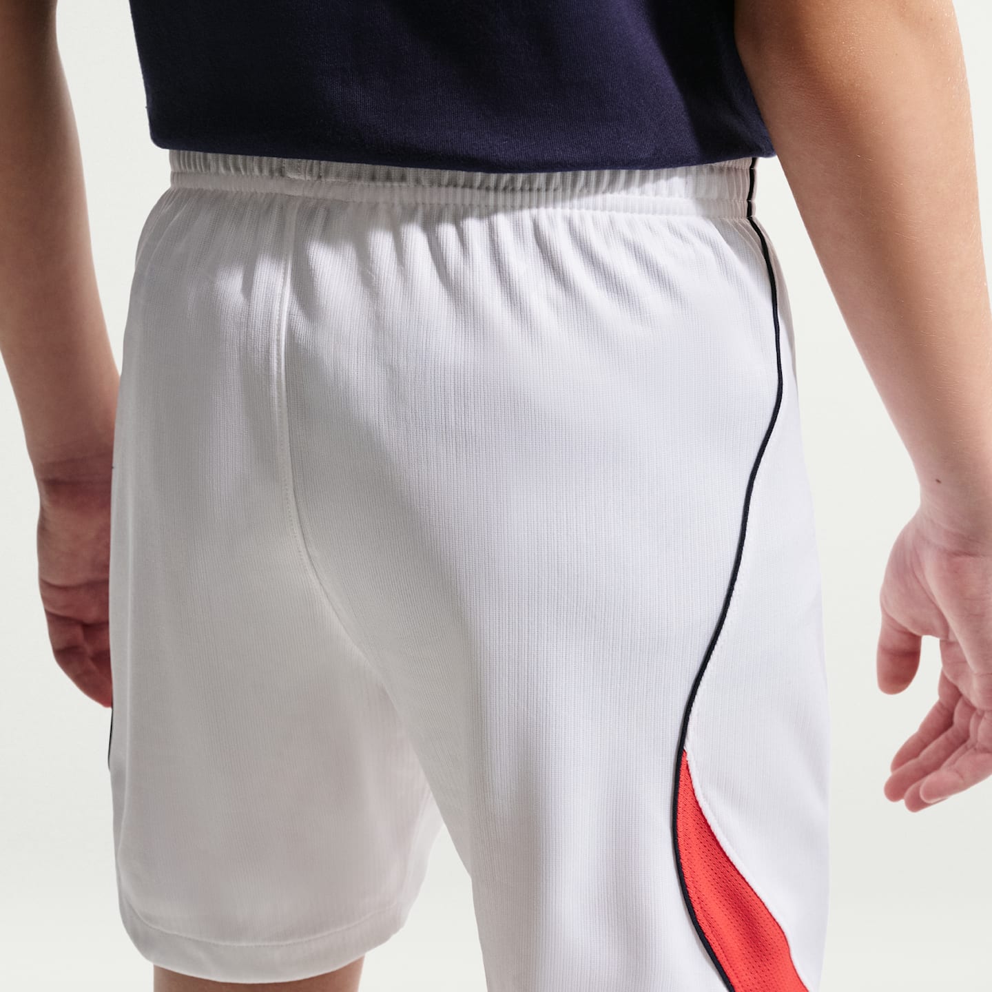 Детские футбольные шорты Nike England 2026 Stadium Home Dri-FIT Replica, цвет: Белый / Красный — фото 3