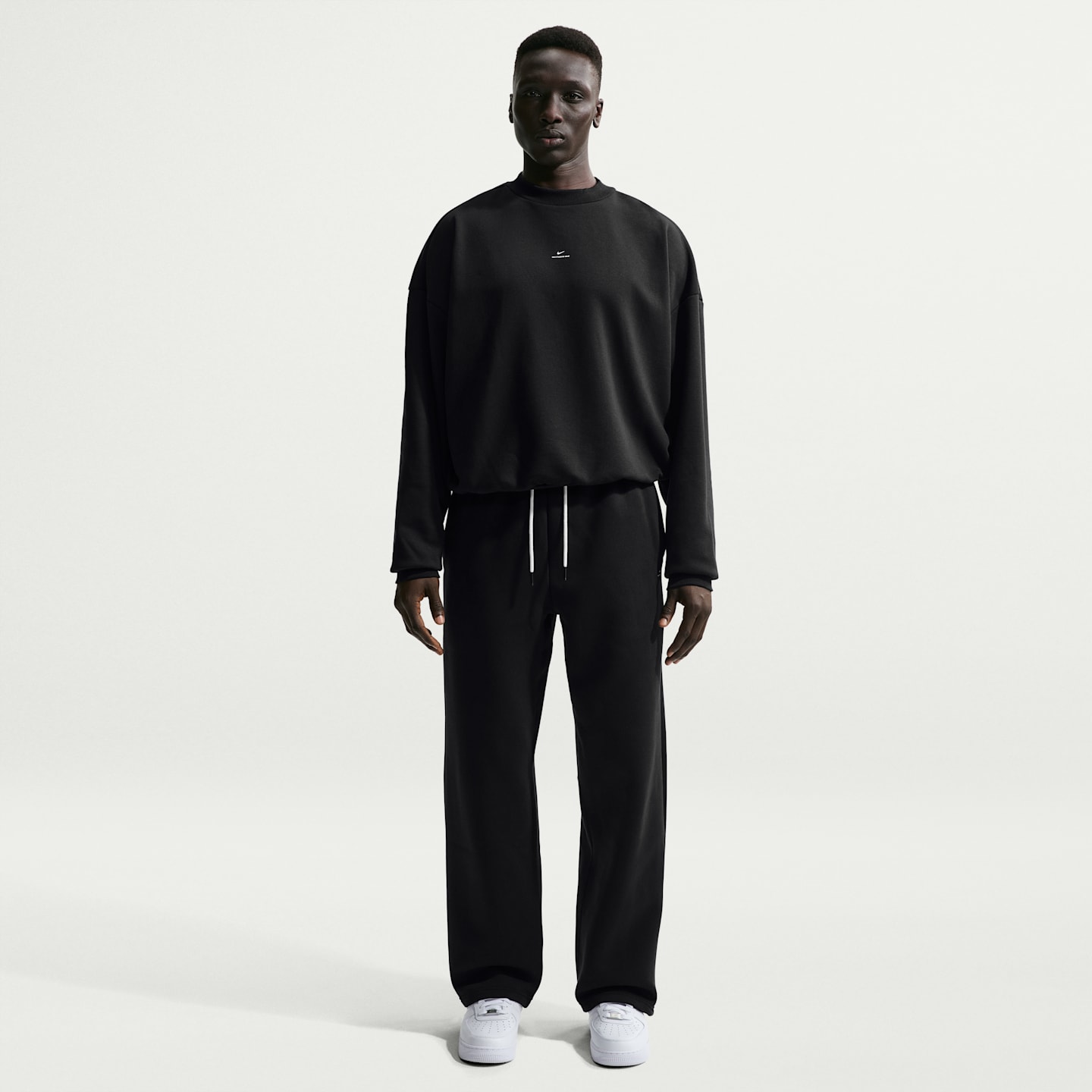 Мужской баскетбольный свитшот Nike Standard Issue Therma-FIT, цвет: Чёрный / Бледная слоновая кость — фото 4