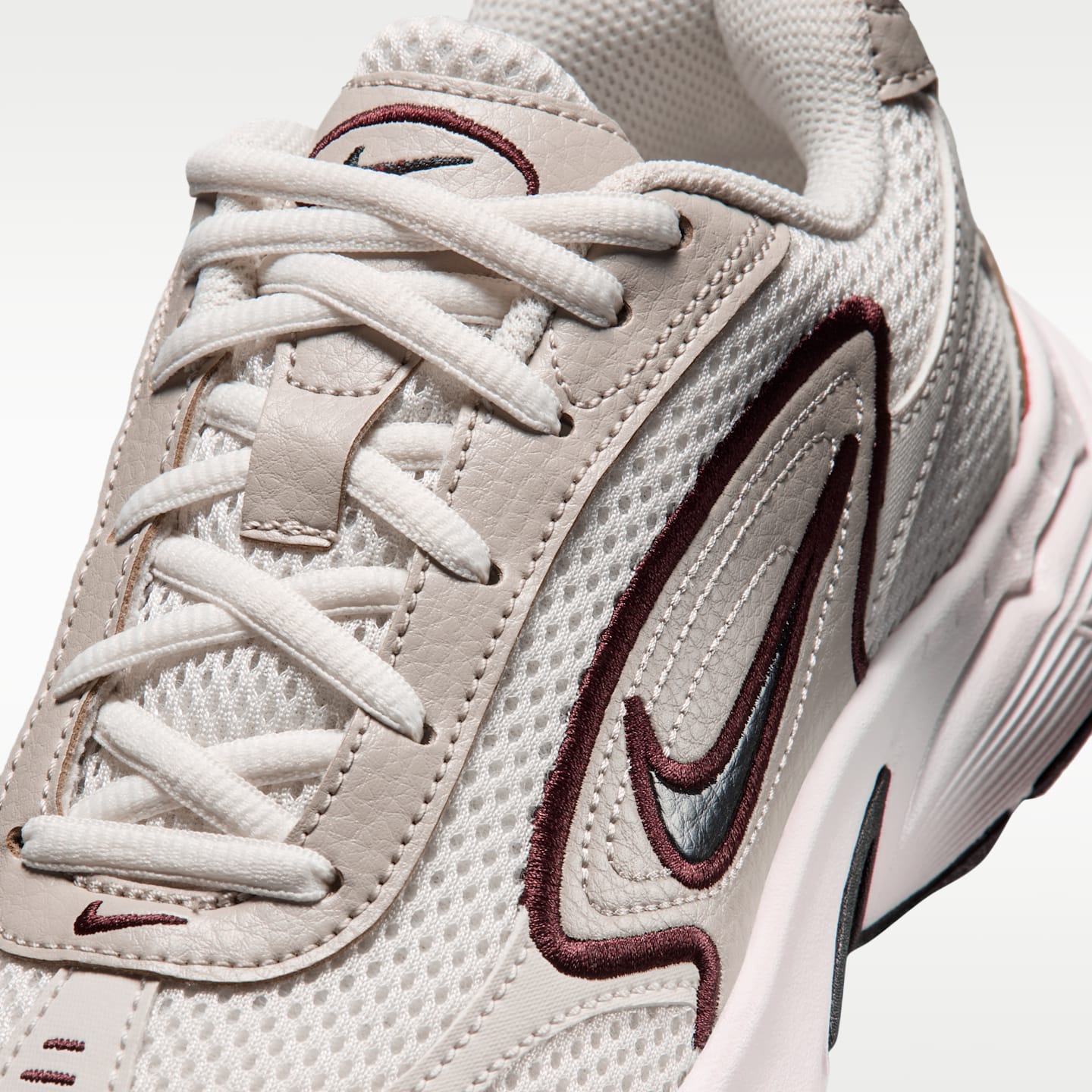 Детские кроссовки Nike Stratos Shift 2000 Shoes, цвет: Кремовый / Чёрный — фото 7