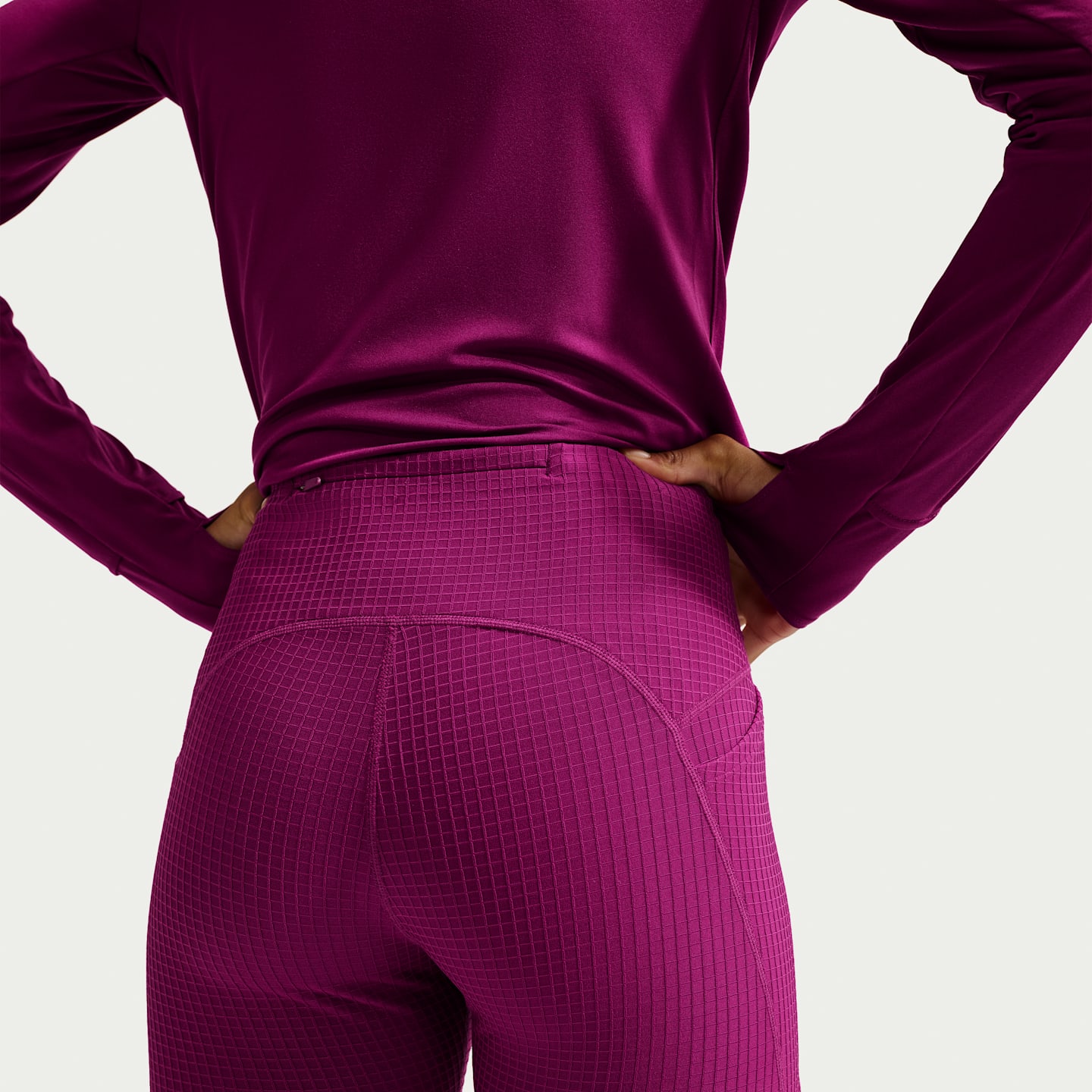Женские леггинсы Nike Swift Therma-FIT High-Waisted Running, цвет: Насыщенный ягодный — фото 3