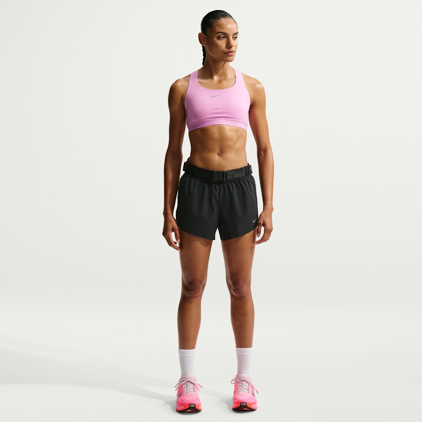 Женские беговые шорты Nike Swift Breathe Dri-FIT, 2.5", со вшитыми трусами, цвет: Чёрный / Белый — фото 1