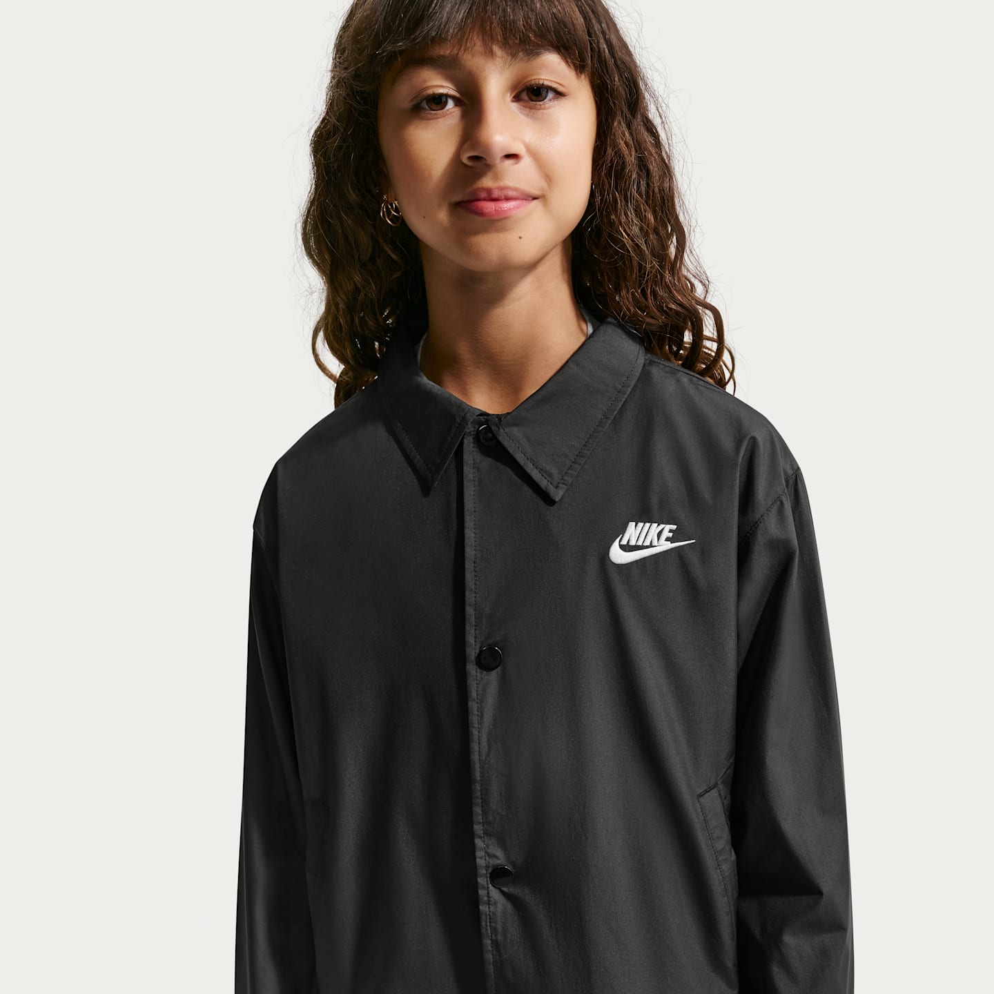 Детская куртка Nike Sportswear Club Repel Coaches' Jacket, цвет: Чёрный / Белый — фото 2