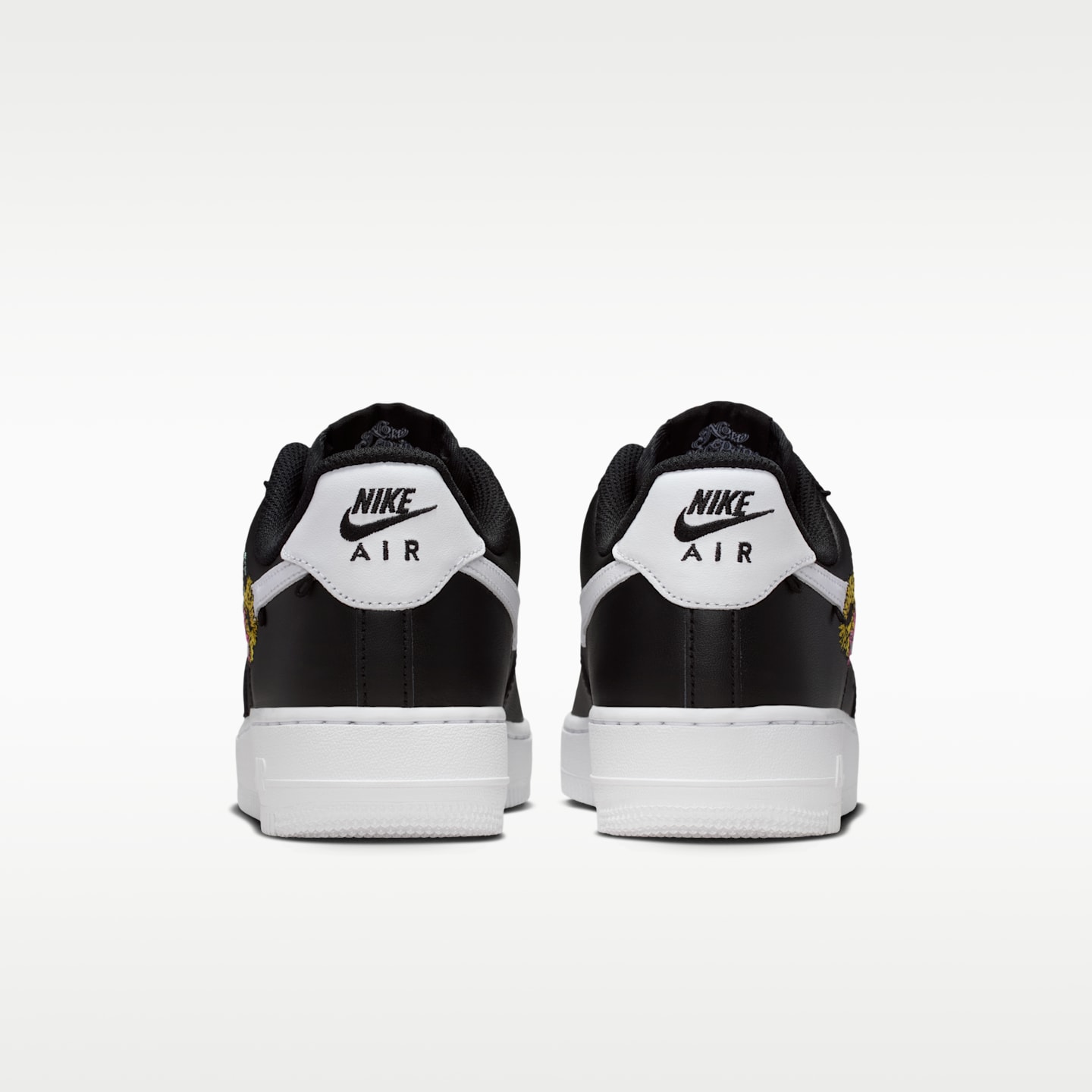 Женские кроссовки Nike Air Force 1 '07 Premium "Flowers", цвет: Чёрный / Металлик золотой — фото 6