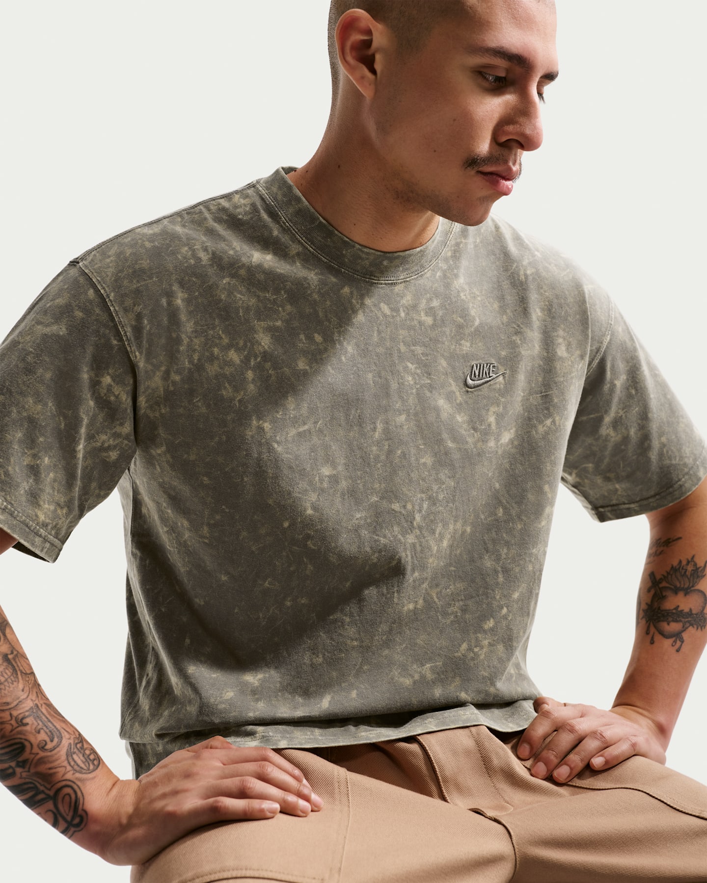 Мужская футболка Nike Sportswear с эффектом винтажной варки, цвет: Серо-бежевый — фото 6