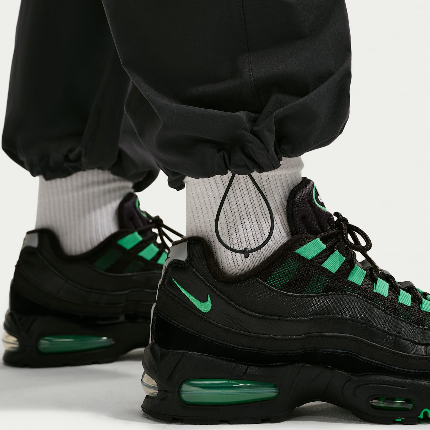 Мужские брюки Nike Tech Woven оверсайз, цвет: Чёрный — фото 6