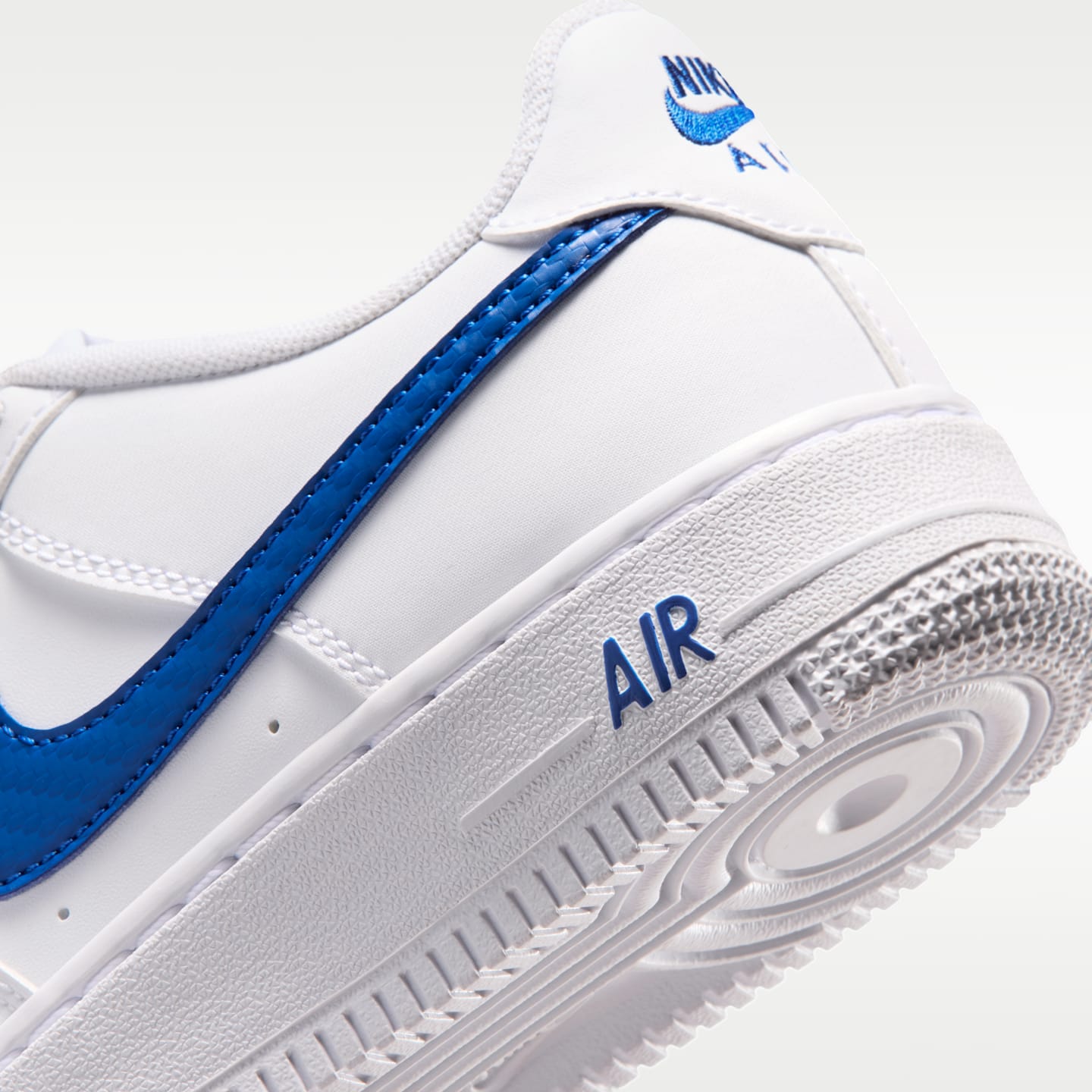 Детские кроссовки Nike Air Force 1 Tech Essential, цвет: Белый / Королевский синий — фото 8