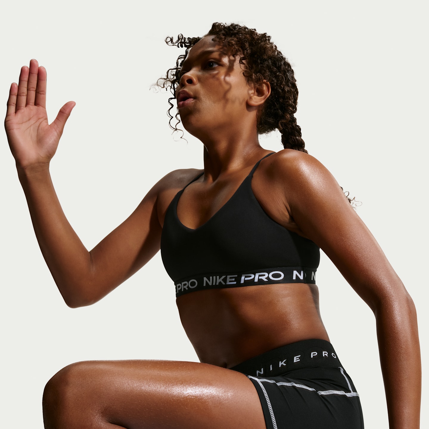 Детский спортивный бра для девочек Nike Pro Indy, цвет: Чёрный — фото 3