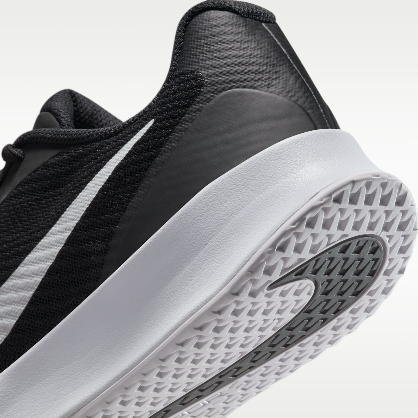 Женские кроссовки Nike Vapor Lite 3 Hard Court Tennis Shoes, цвет: Чёрный / Белый — фото 8