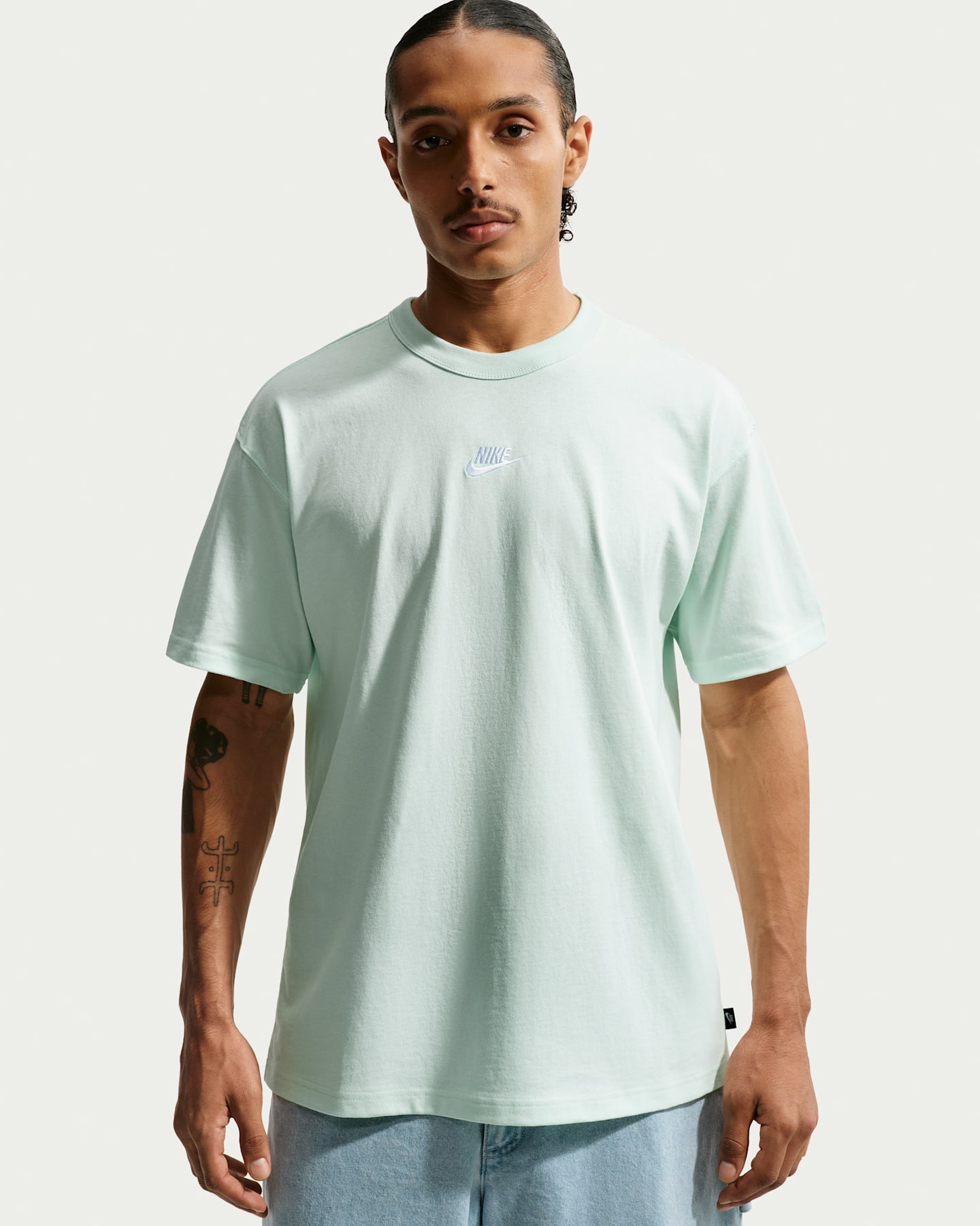 Мужская футболка Nike Sportswear Premium Essentials, цвет: Зелёный — фото 6