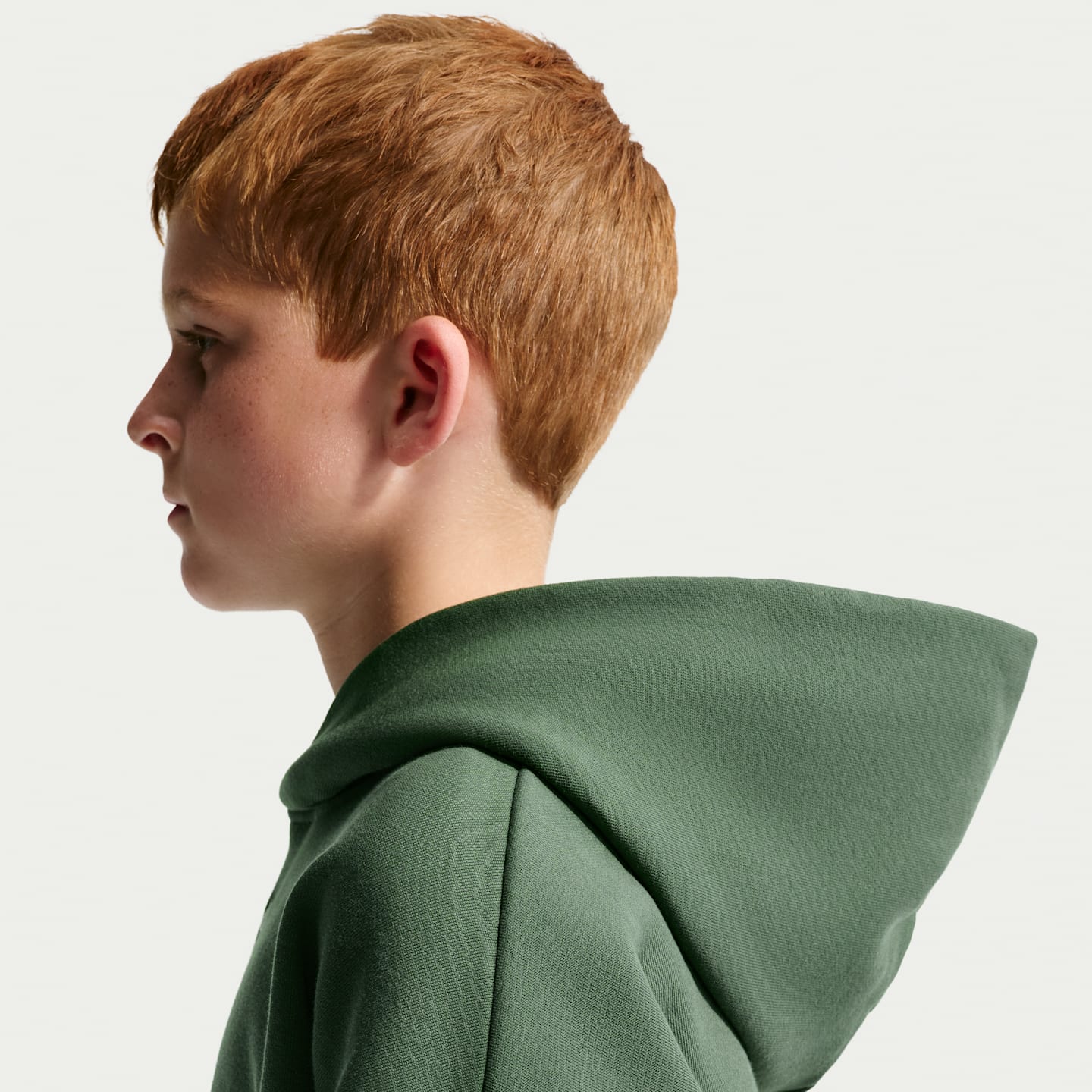 Детское флисовое худи-пуловер Nike Solo Swoosh, цвет: Камуфляжный зелёный / Молочный — фото 8