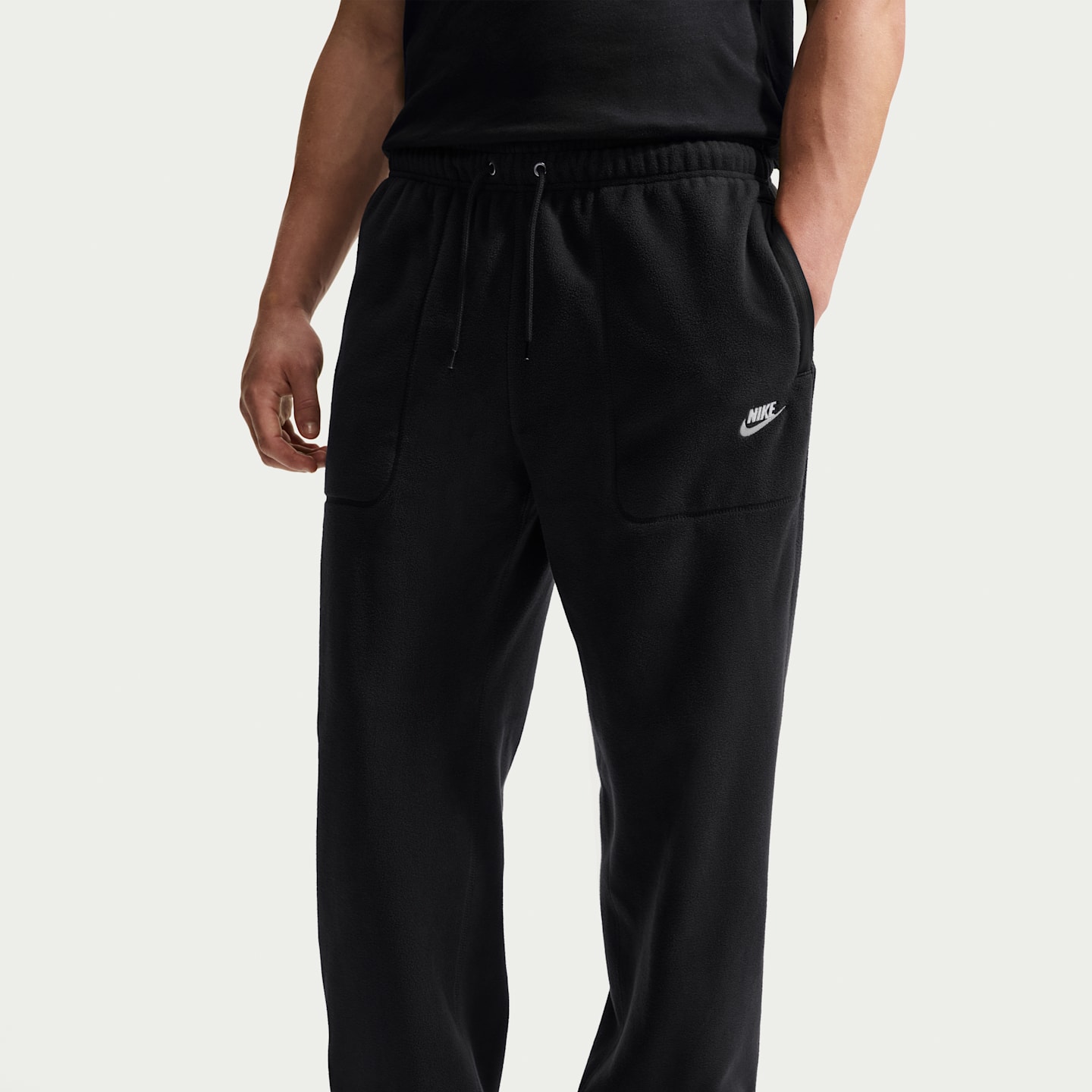 Мужские брюки Nike Club Therma-FIT, цвет: Чёрный / Белый — фото 2