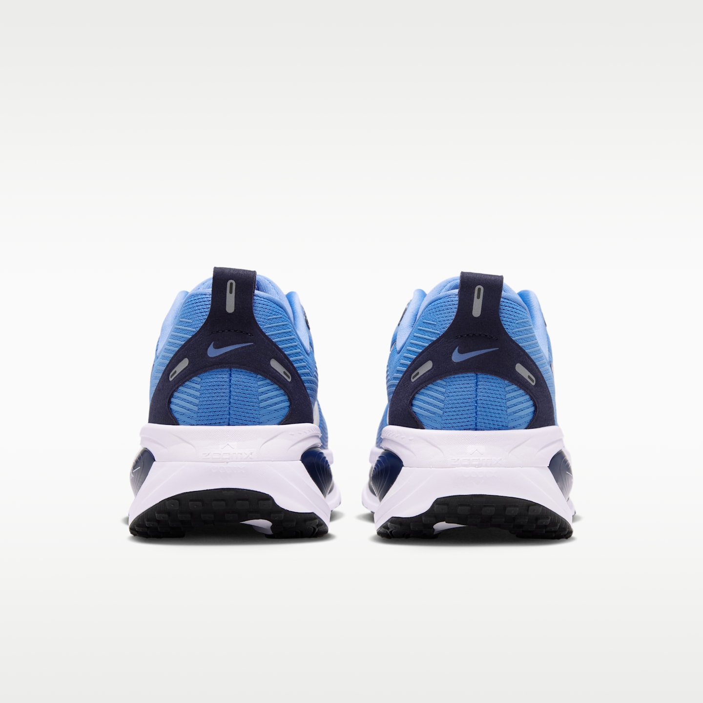 Мужские кроссовки Nike Vomero 18 (Tennessee Titans) NFL Road Running, цвет: Тёмно-синий / Белый — фото 6