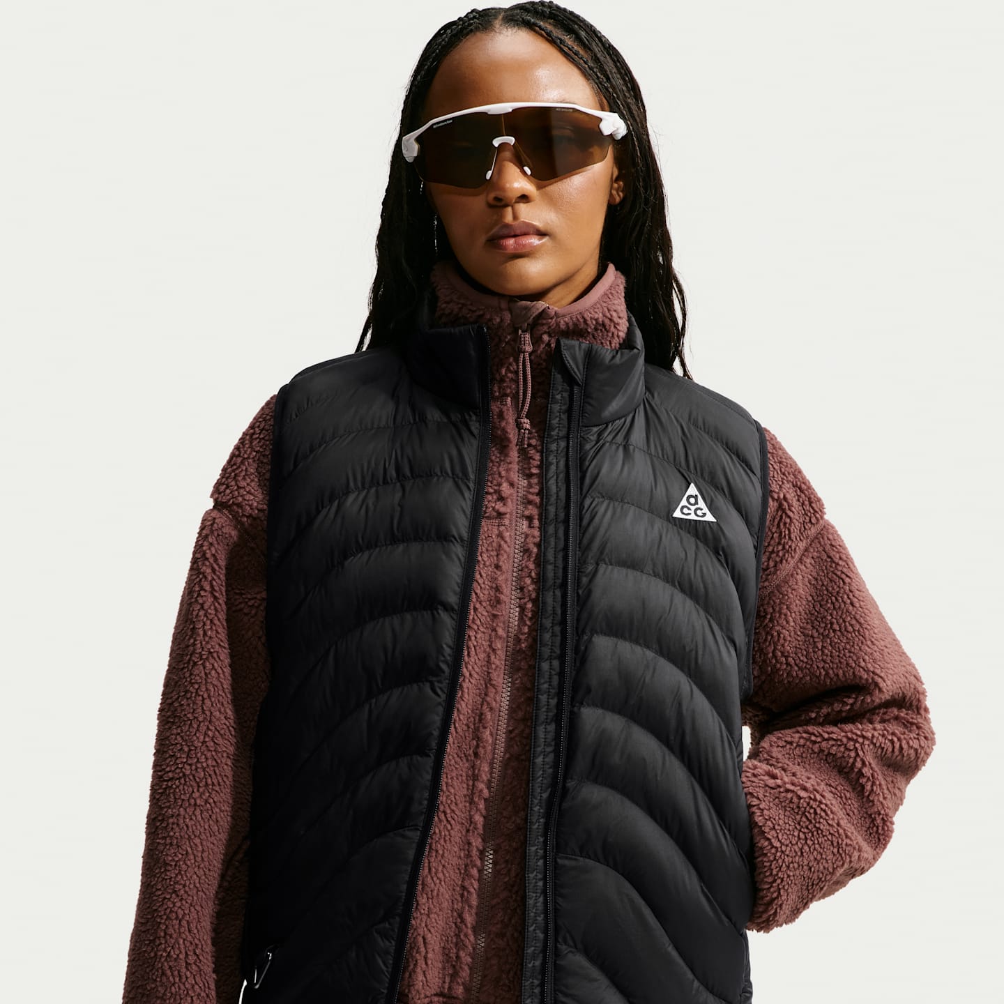Женский жилет Nike ACG Lava Flow Therma-FIT ADV, цвет: Чёрный / Снежный белый — фото 1