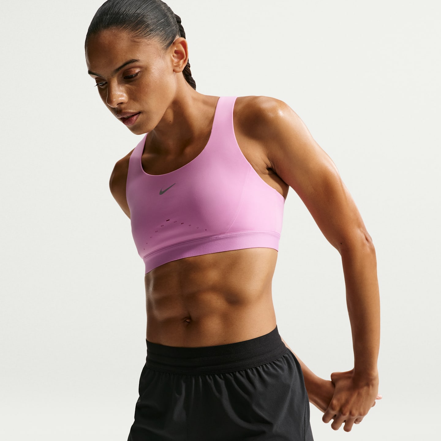 Женские беговые шорты Nike Swift Breathe Dri-FIT, 2.5", со вшитыми трусами, цвет: Чёрный / Белый — фото 2