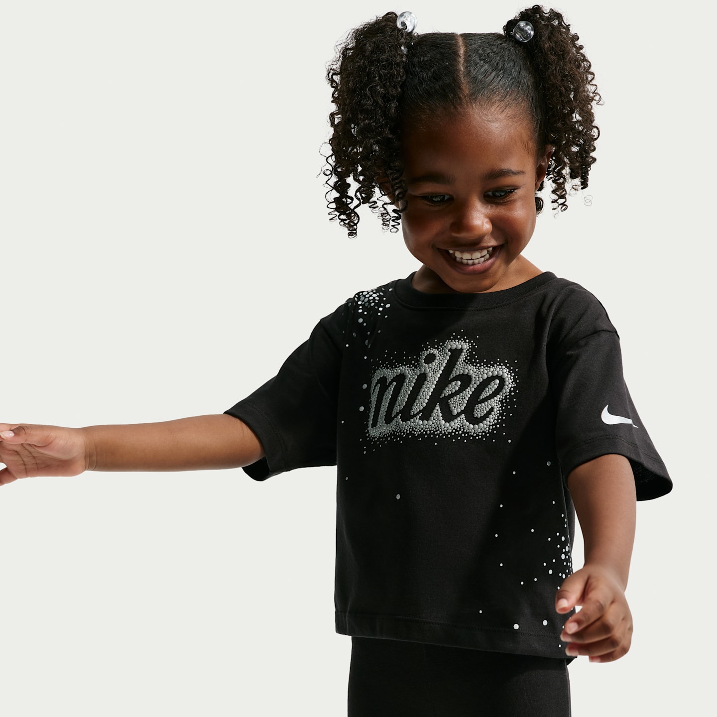 Детская футболка Nike Swoosh Sparkle Boxy, цвет: Чёрный — фото 3