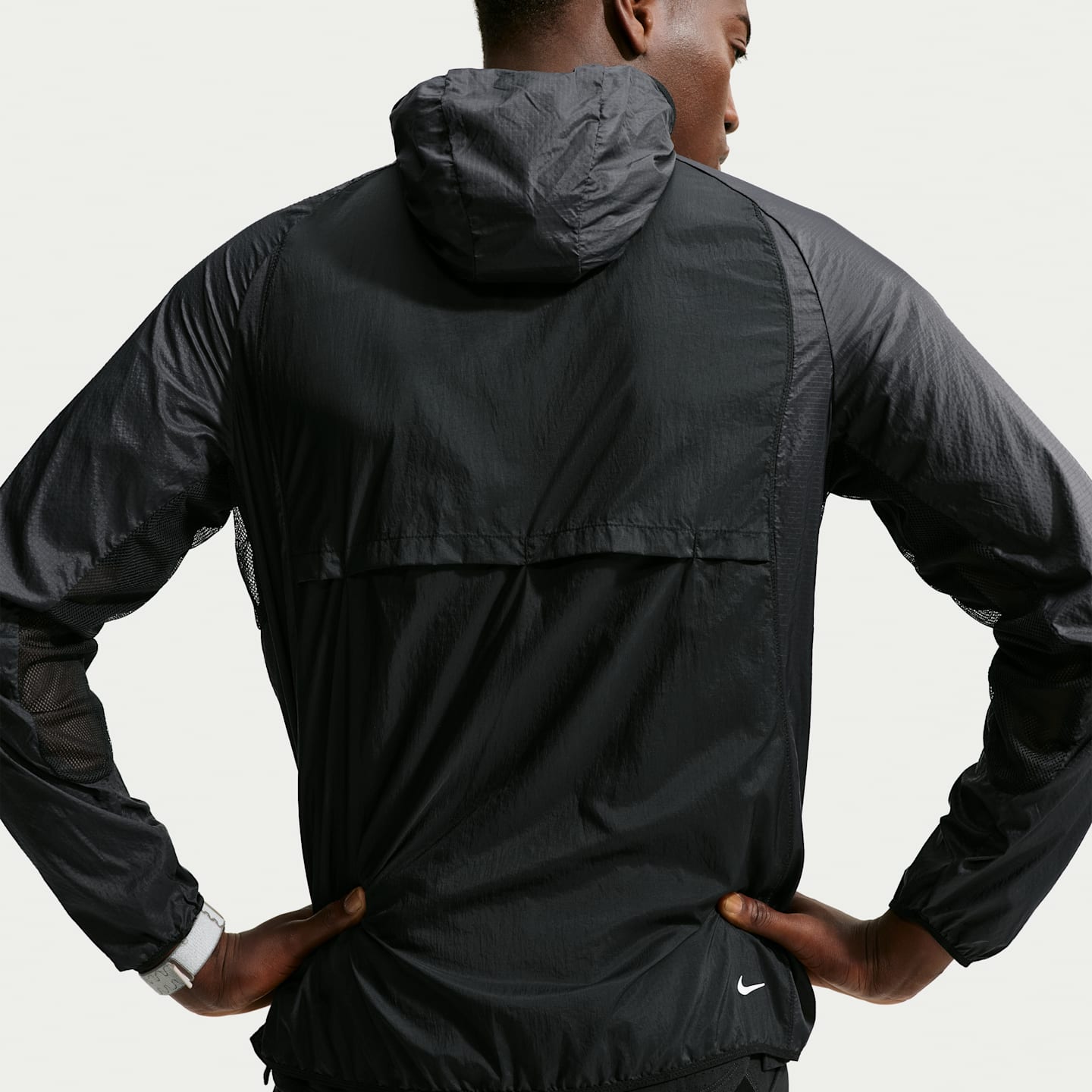 Мужская куртка Nike ACG Aireez с защитой от UV, цвет: Чёрный / Снежный белый — фото 2