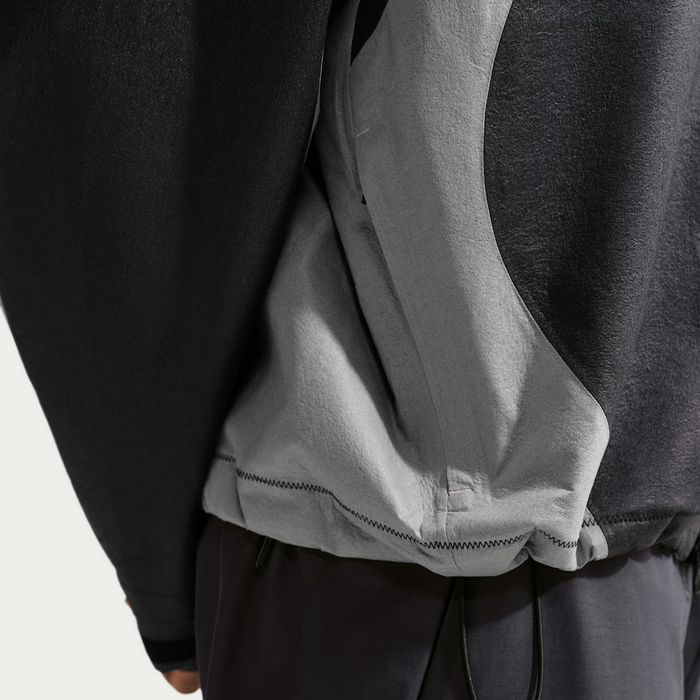 Мужская куртка Nike Tech Storm-FIT ADV, цвет: Чёрный / Серый — фото 6